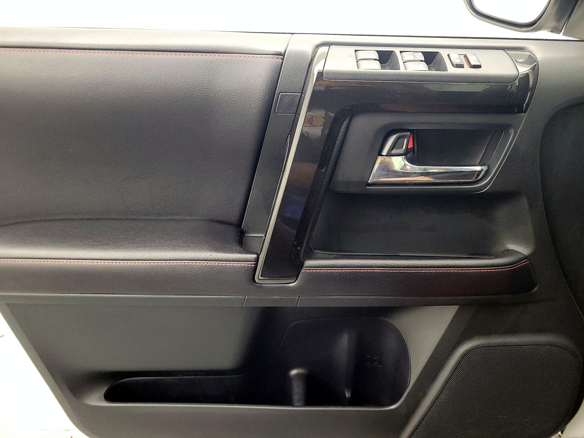 Thumbnail: 2016 Toyota 4Runner - 12