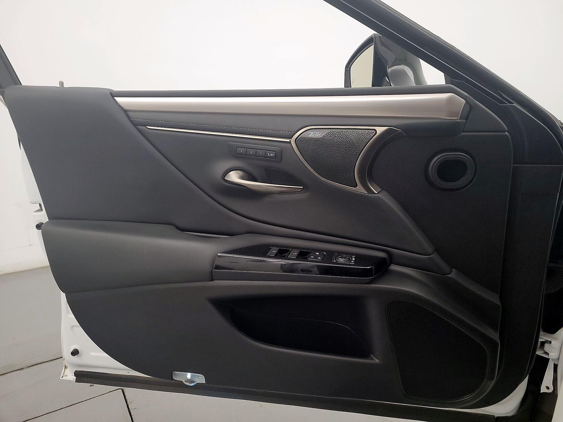 Thumbnail: 2022 Lexus ES - 12