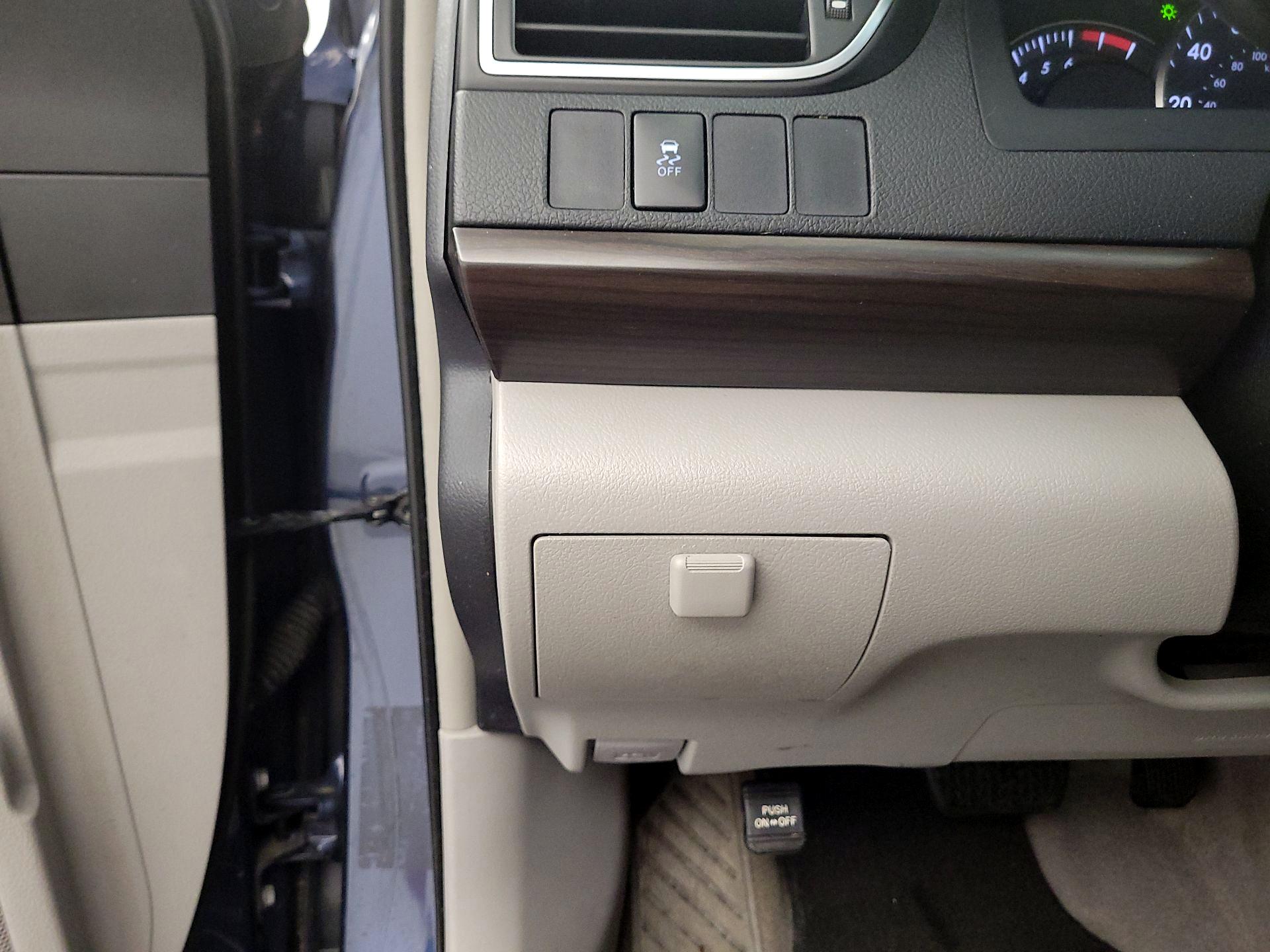 Thumbnail: 2015 Toyota Camry - 13