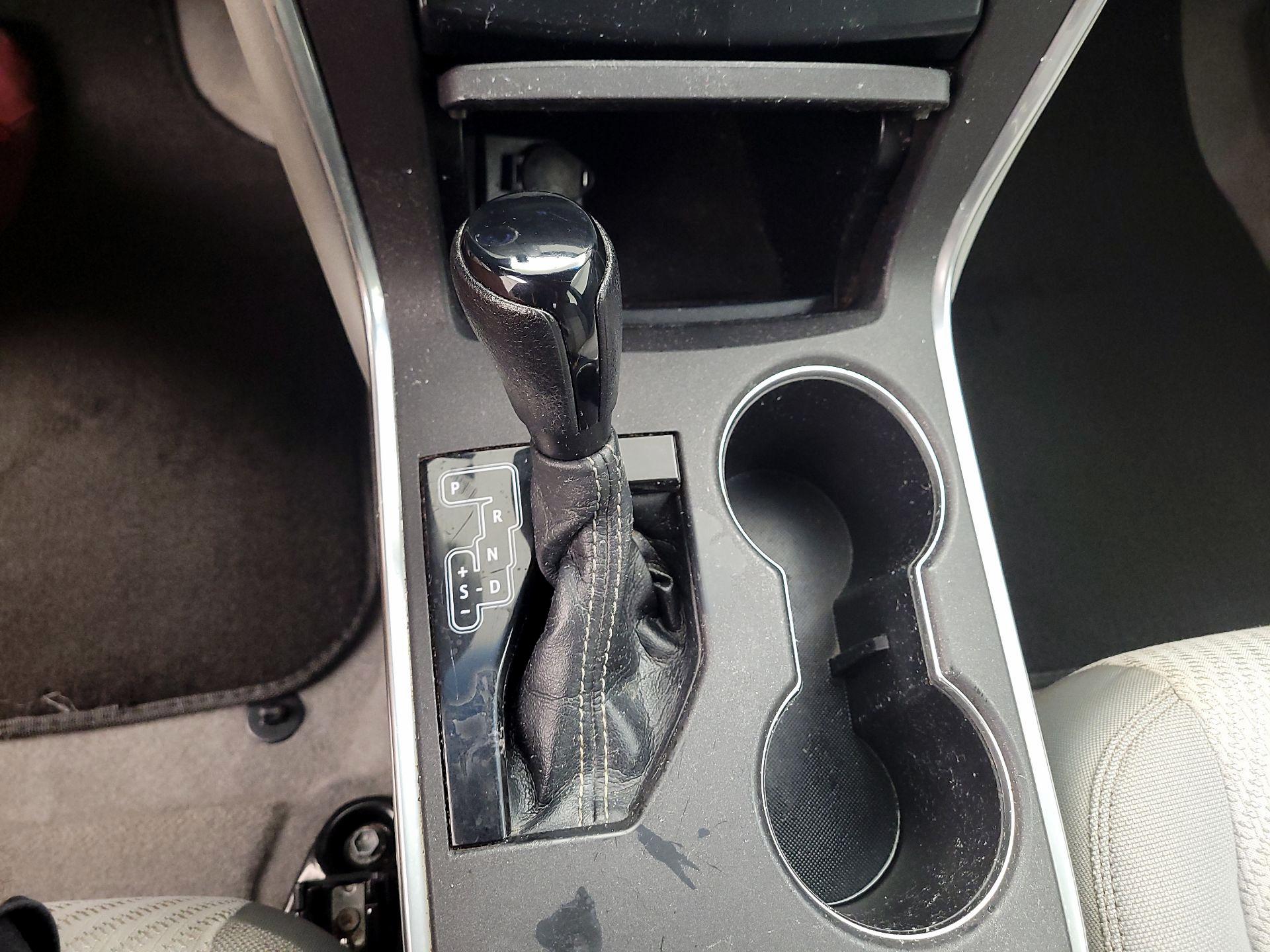 Thumbnail: 2015 Toyota Camry - 17