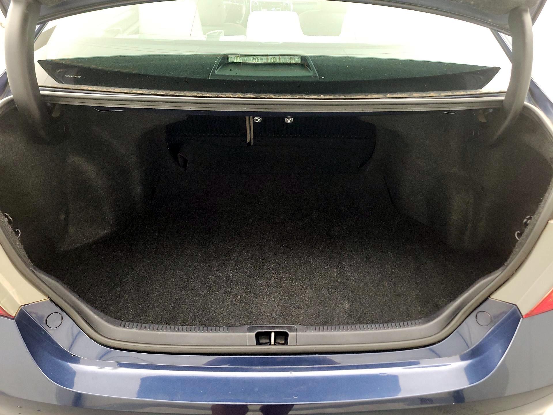 Thumbnail: 2015 Toyota Camry - 20
