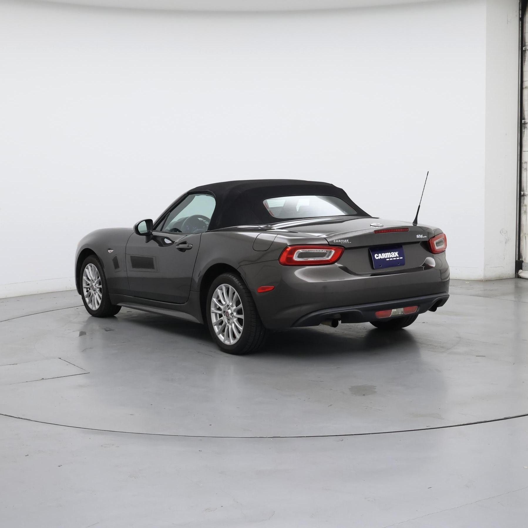 Thumbnail: 2017 Fiat 124 Spider - 2