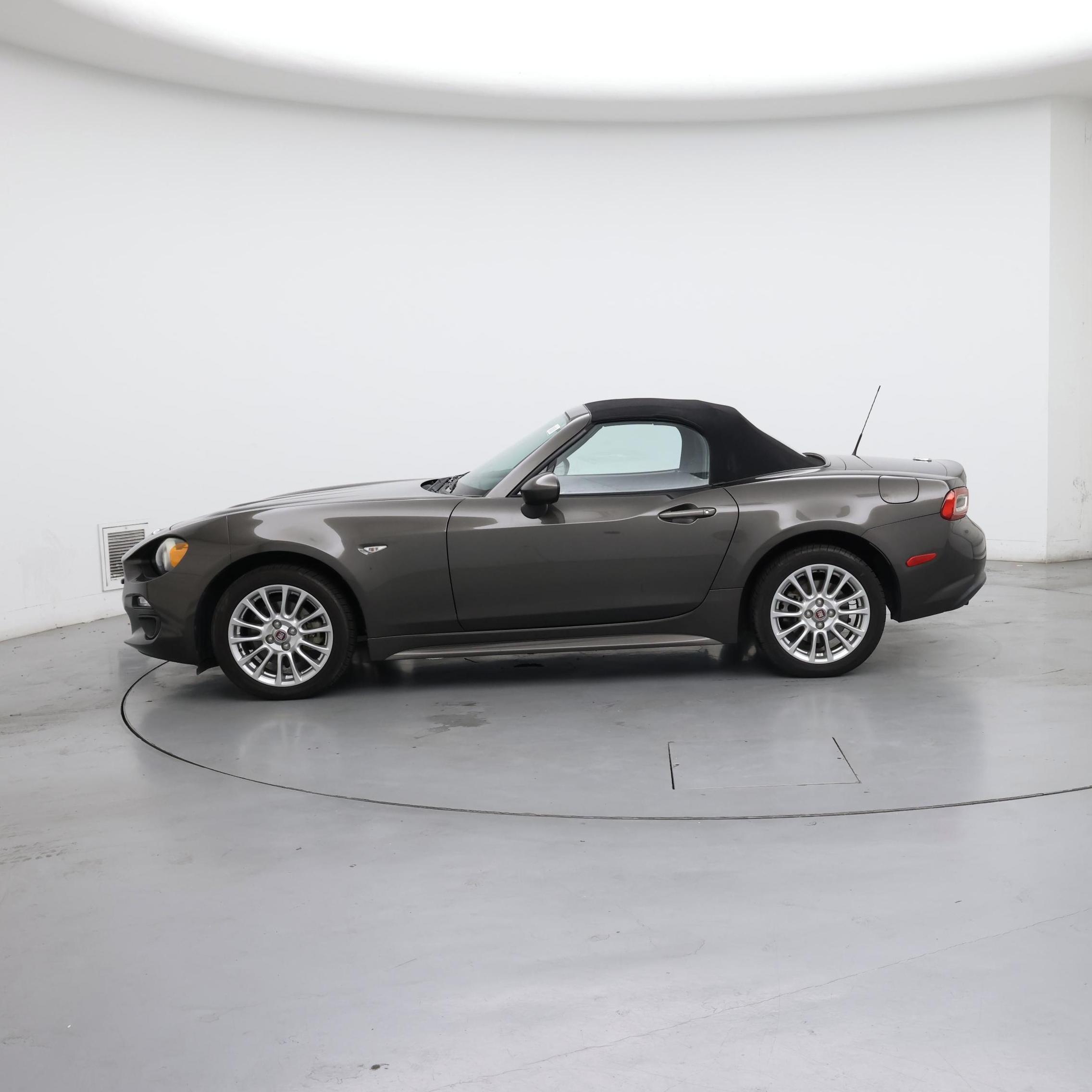 Thumbnail: 2017 Fiat 124 Spider - 3