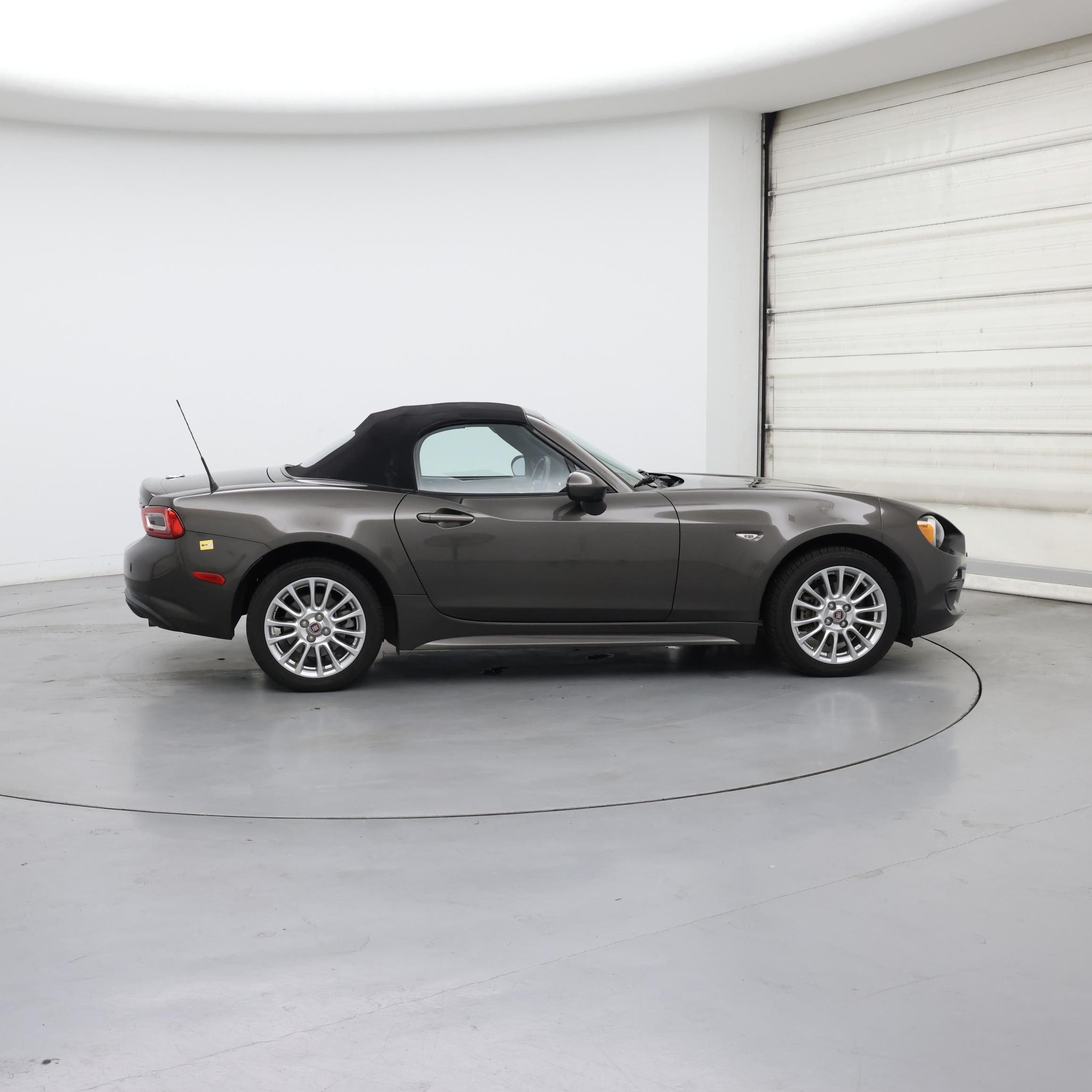 Thumbnail: 2017 Fiat 124 Spider - 7