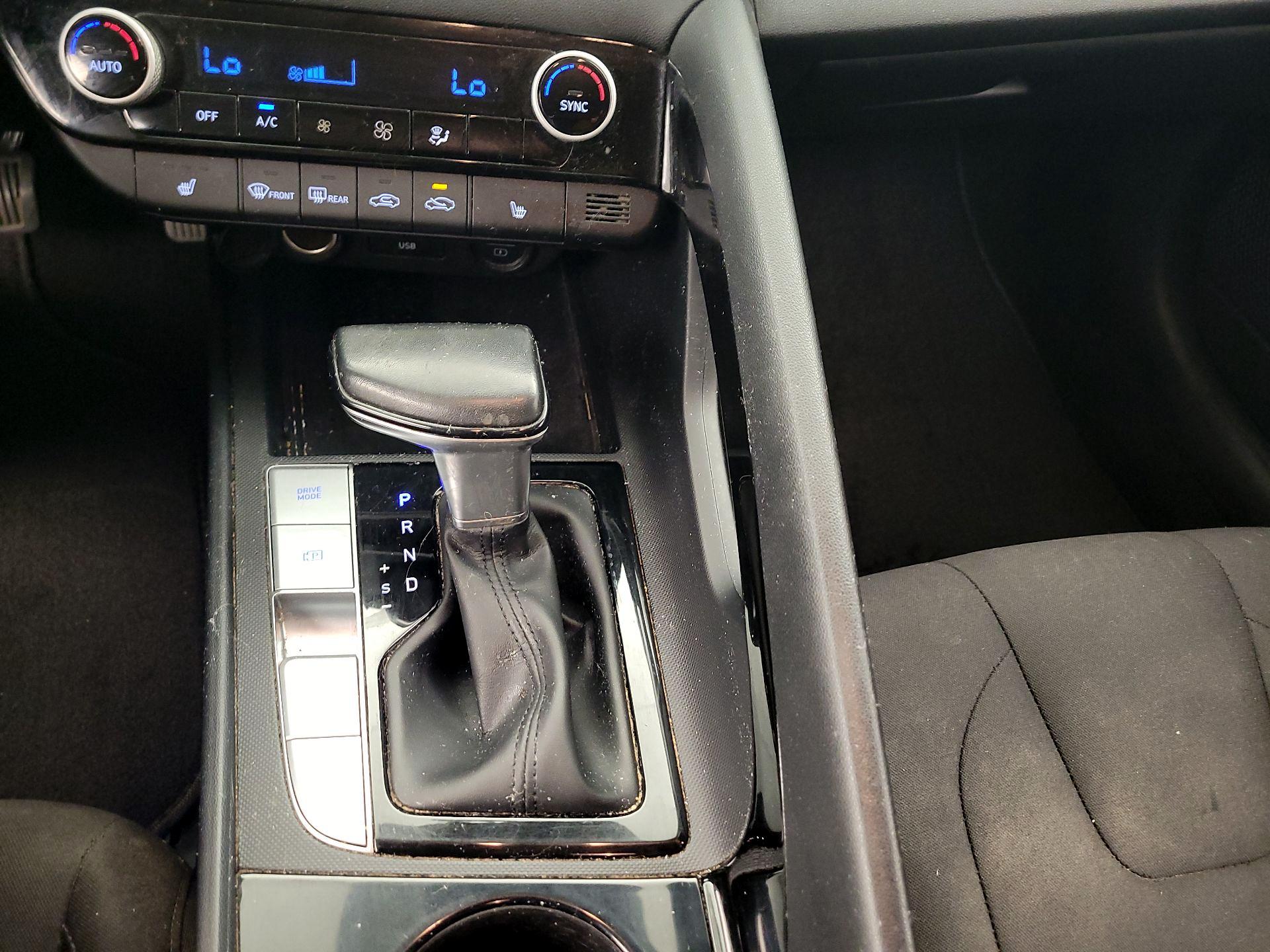 Thumbnail: 2021 Hyundai Elantra - 17
