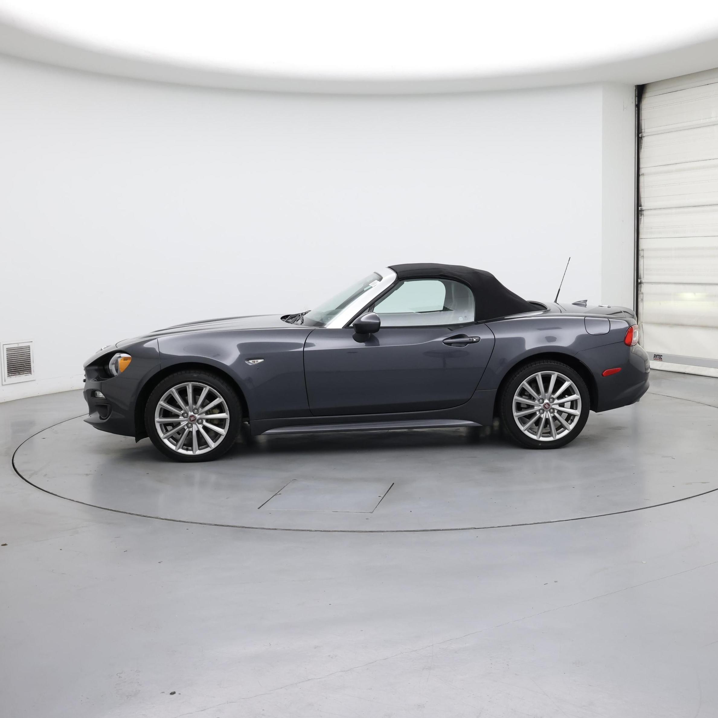 Thumbnail: 2017 Fiat 124 Spider - 3