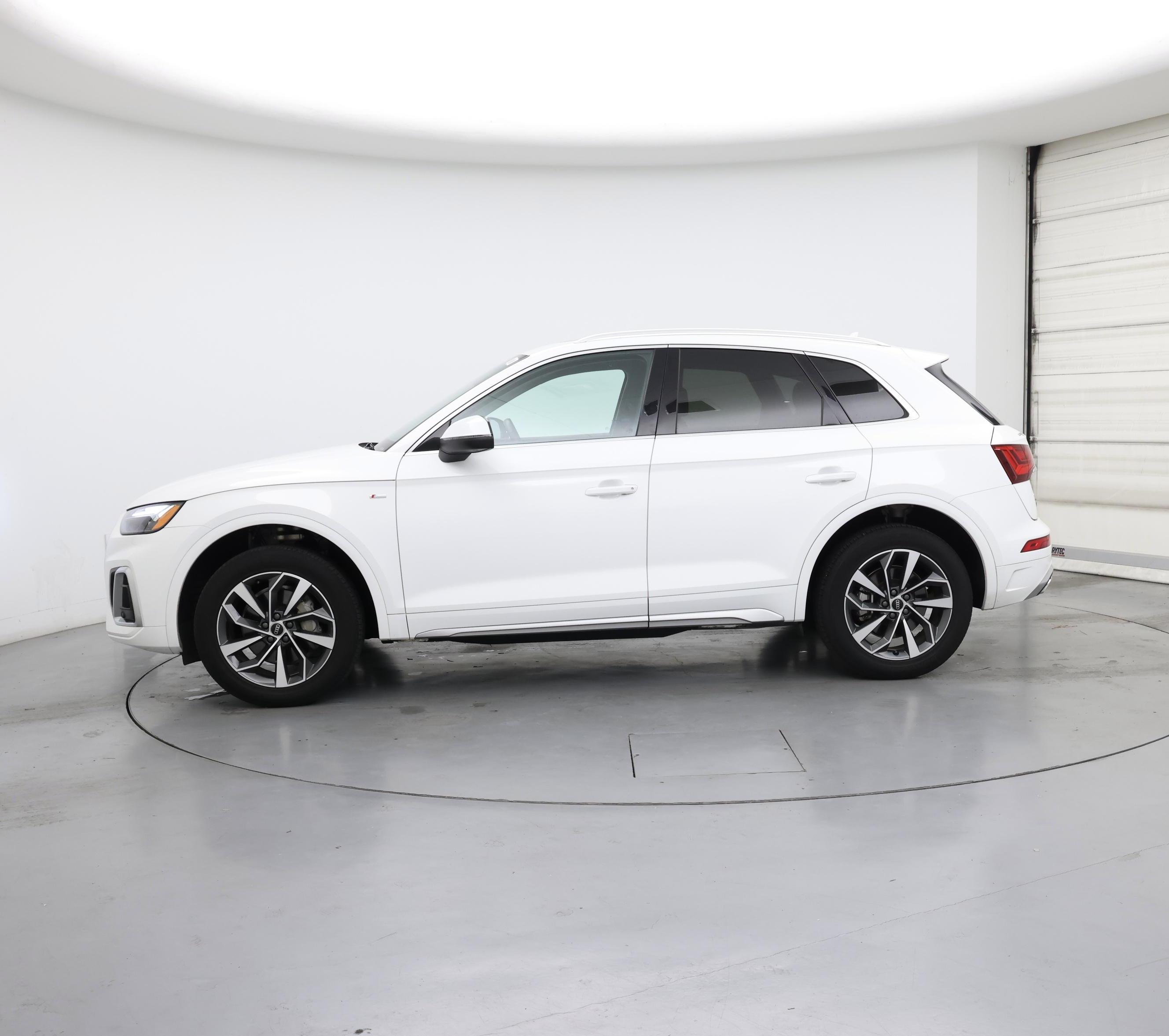 Thumbnail: 2023 Audi Q5 - 3