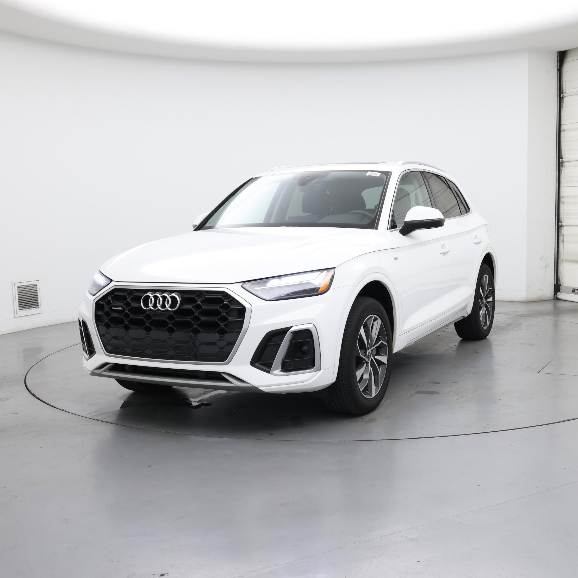 Thumbnail: 2023 Audi Q5 - 4