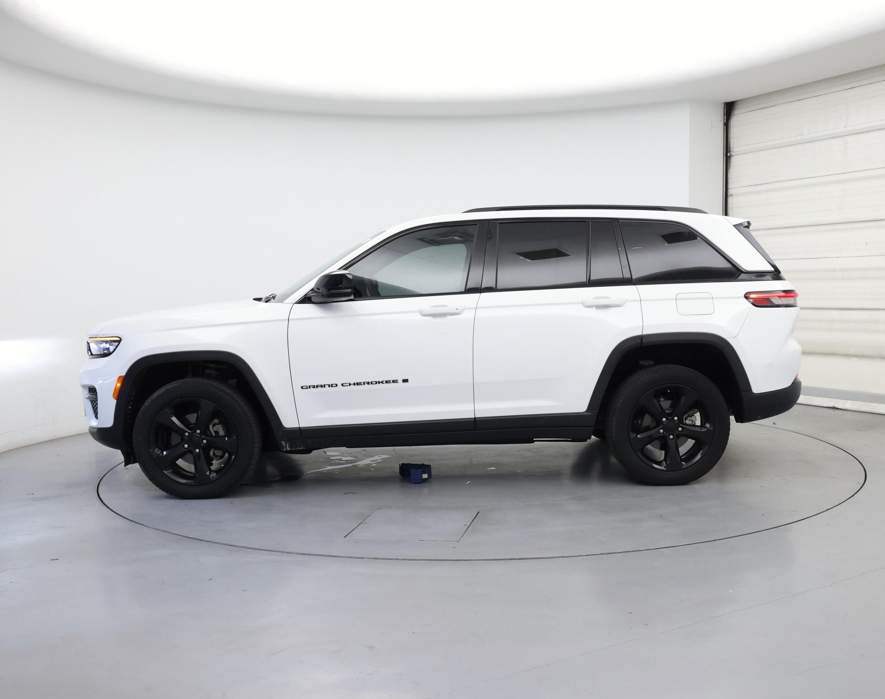 Thumbnail: 2023 Jeep Grand Cherokee - 3