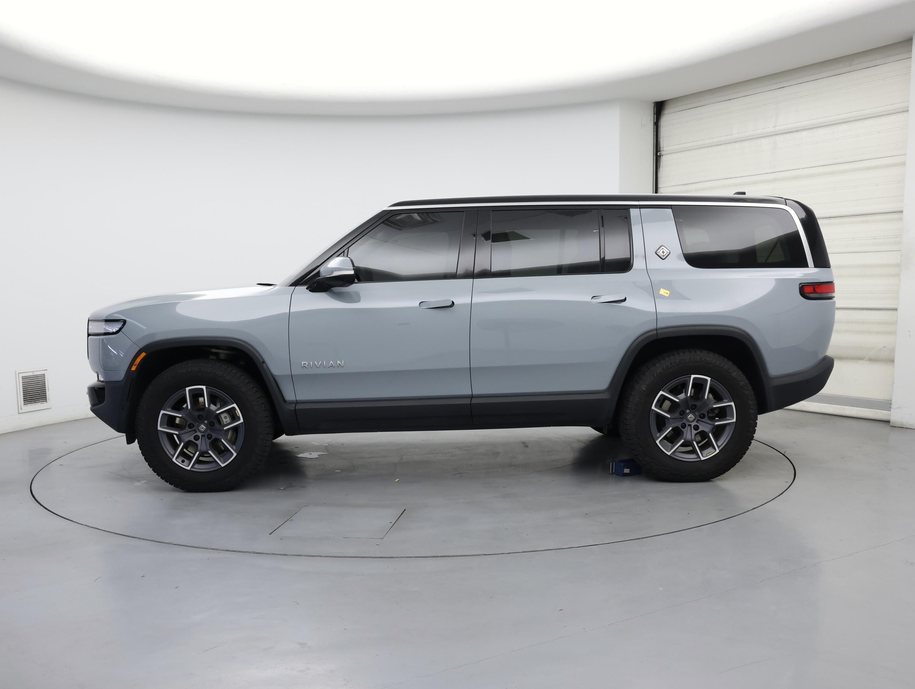 Thumbnail: 2024 Rivian R1S - 3