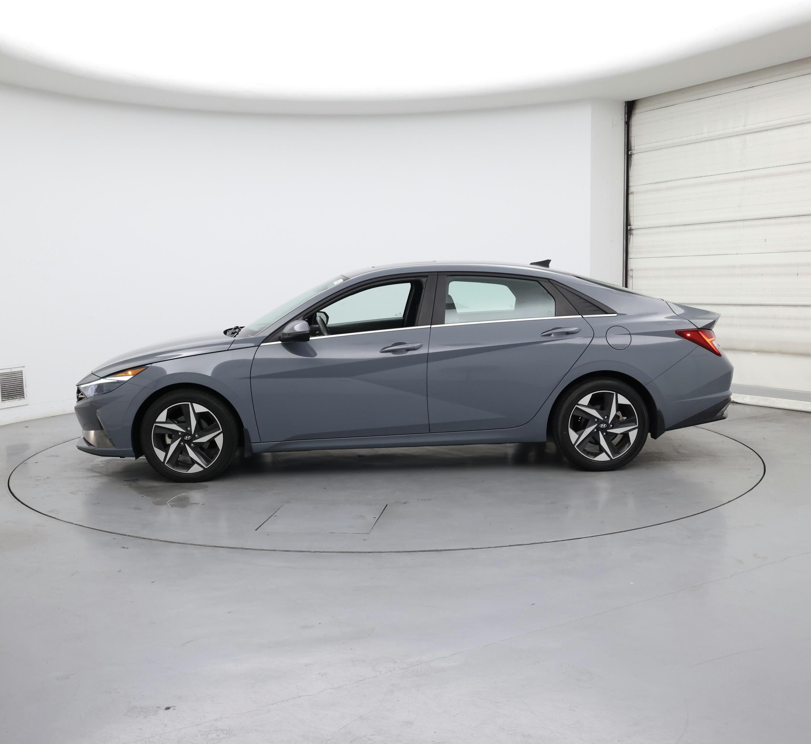 Thumbnail: 2022 Hyundai Elantra - 3