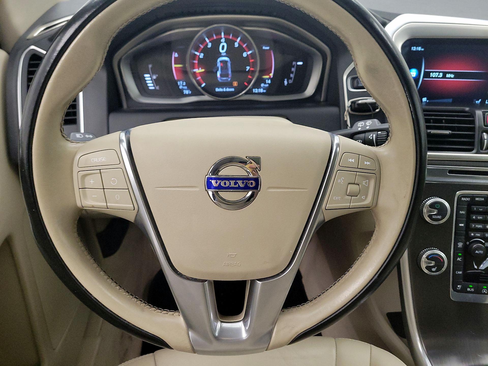 Thumbnail: 2015 Volvo XC60 - 10