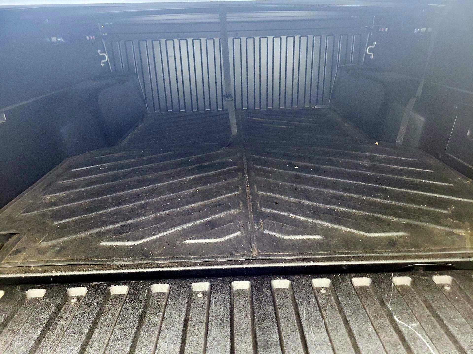 Thumbnail: 2022 Toyota Tacoma - 18