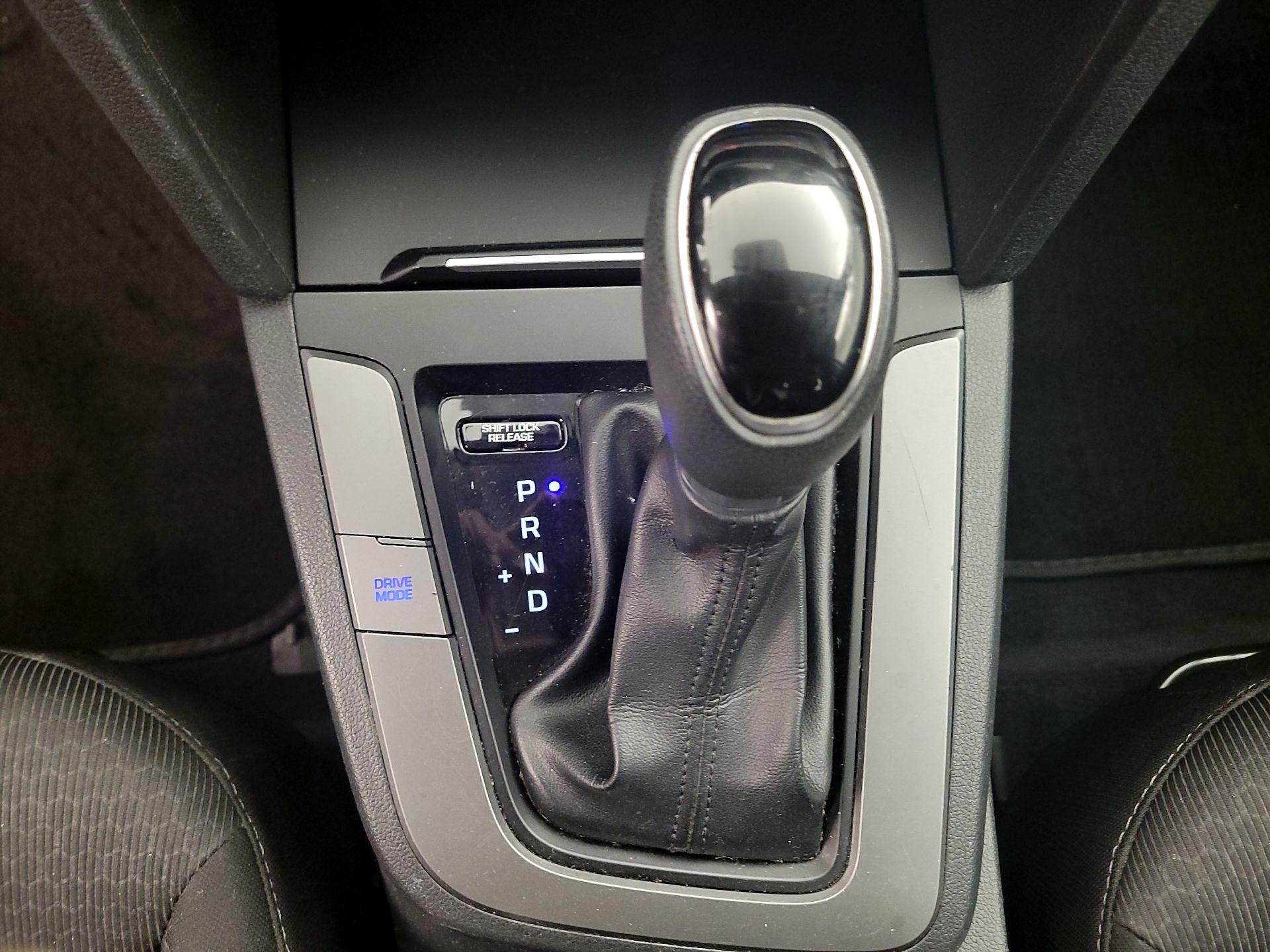 Thumbnail: 2018 Hyundai Elantra - 17