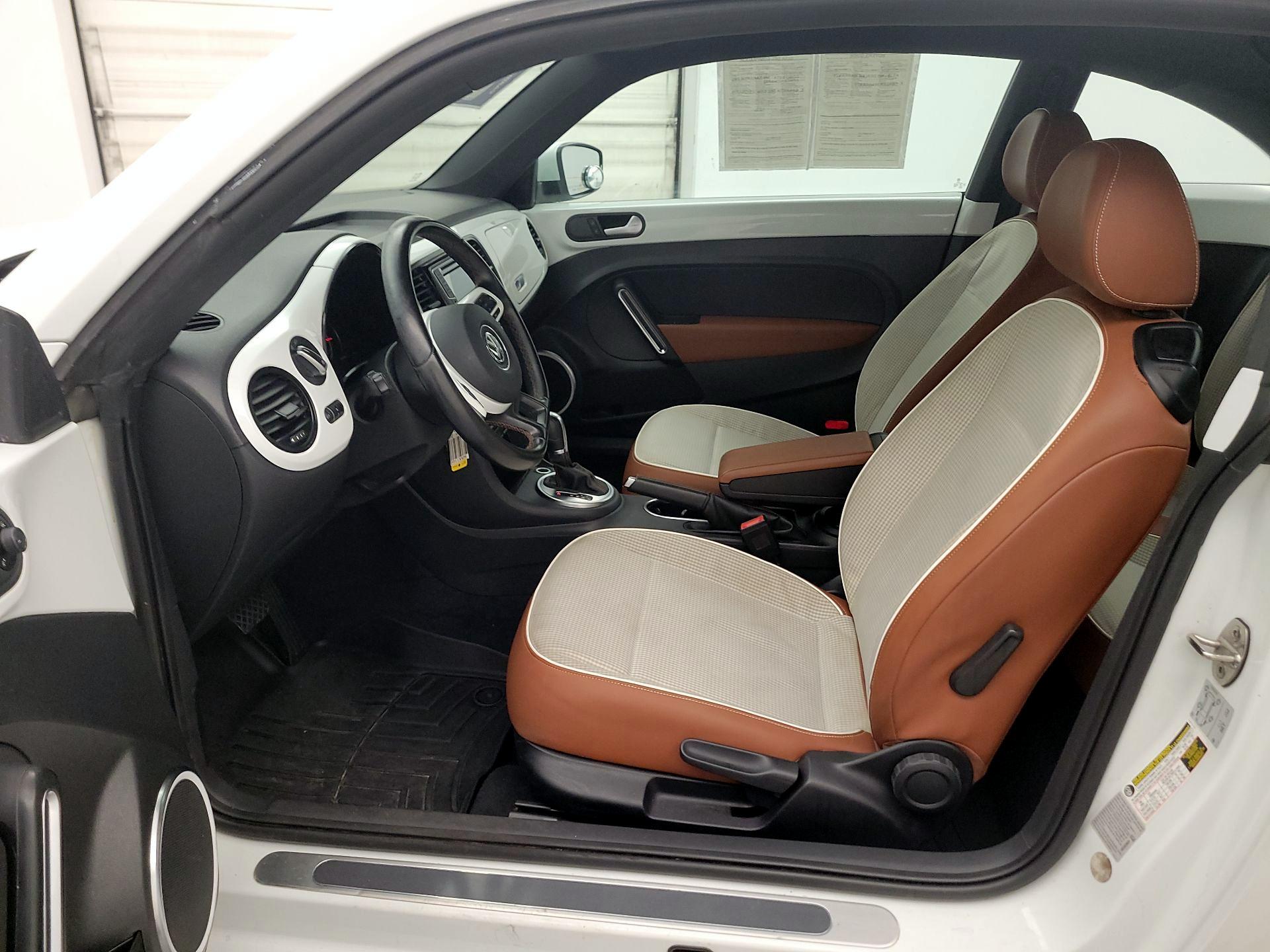 Thumbnail: 2016 Volkswagen Beetle - 11