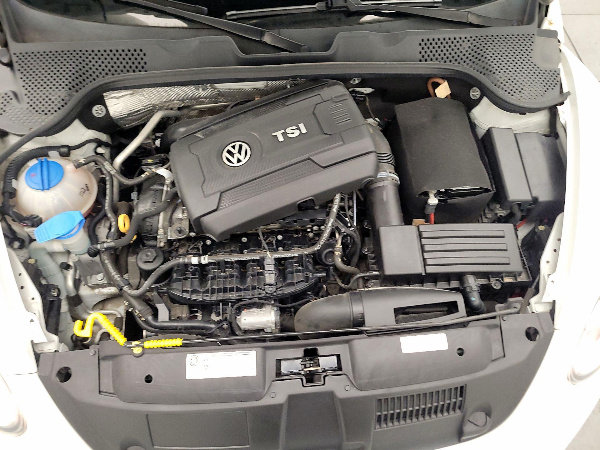 Thumbnail: 2016 Volkswagen Beetle - 20