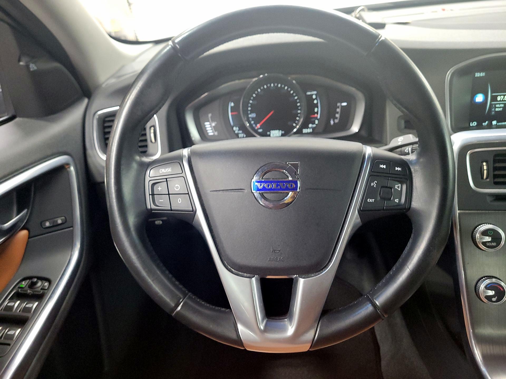 Thumbnail: 2016 Volvo S60 - 10