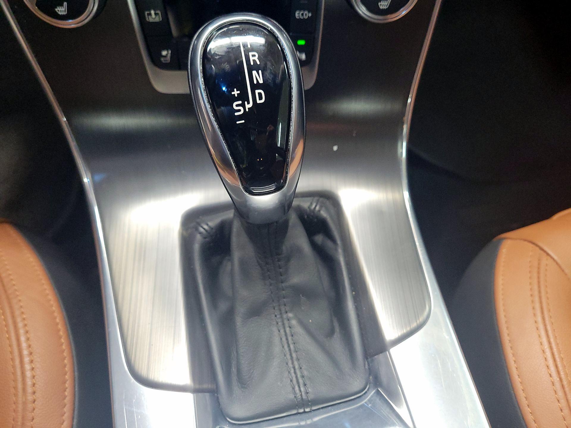 Thumbnail: 2016 Volvo S60 - 16