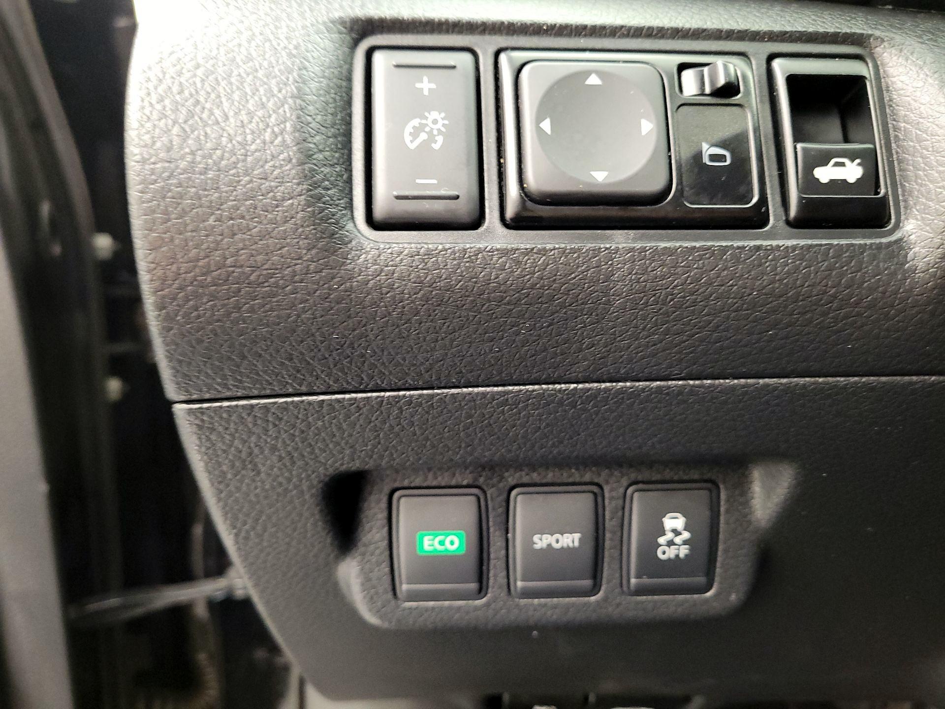 Thumbnail: 2015 Nissan Sentra - 13