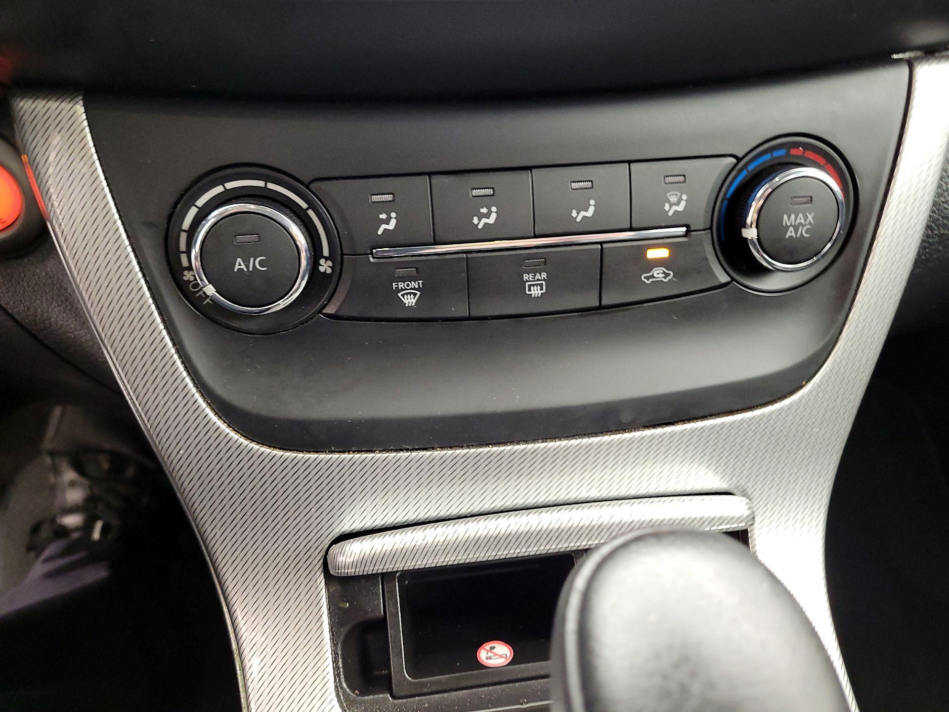 Thumbnail: 2015 Nissan Sentra - 17