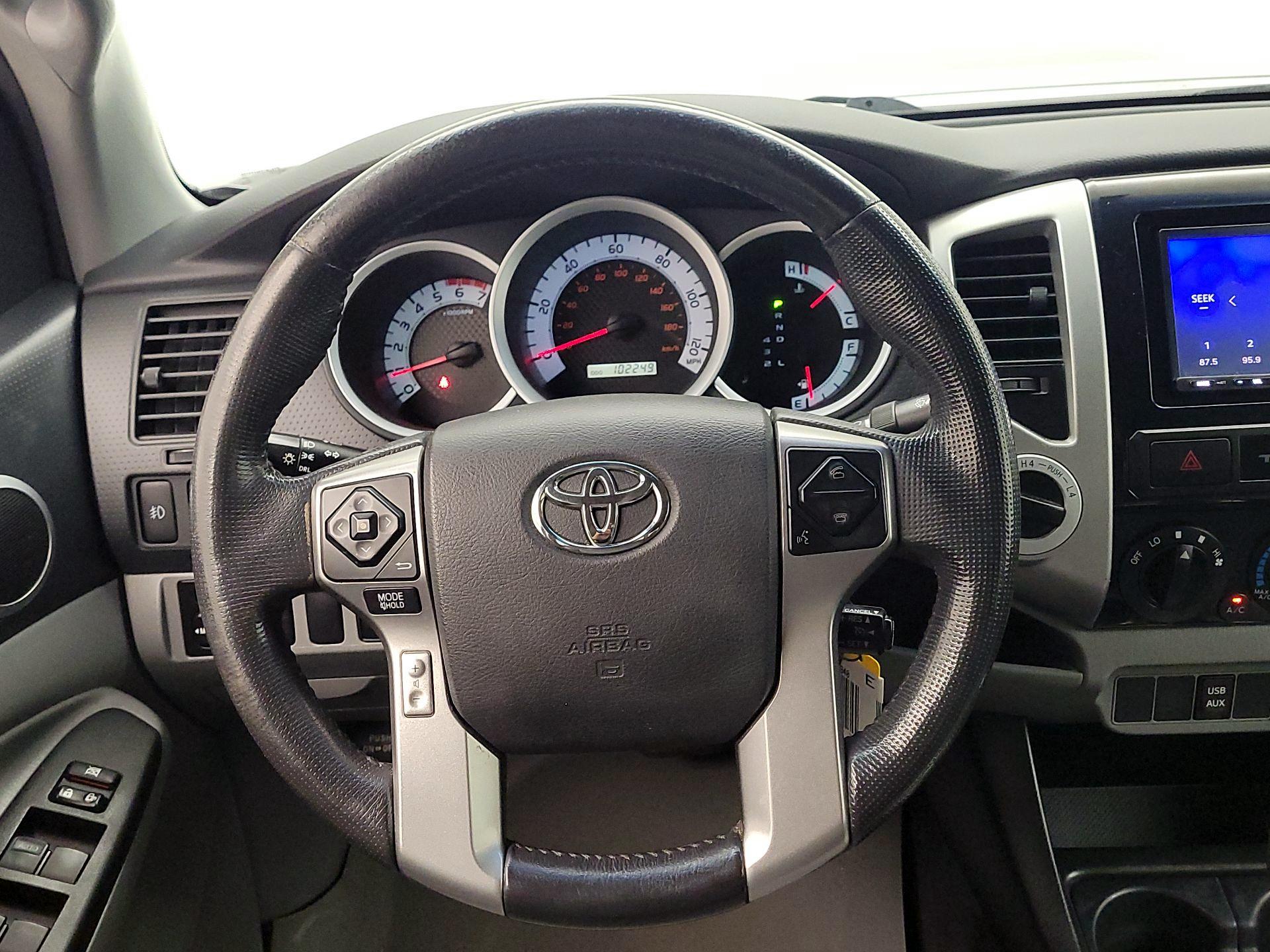 Thumbnail: 2015 Toyota Tacoma - 10