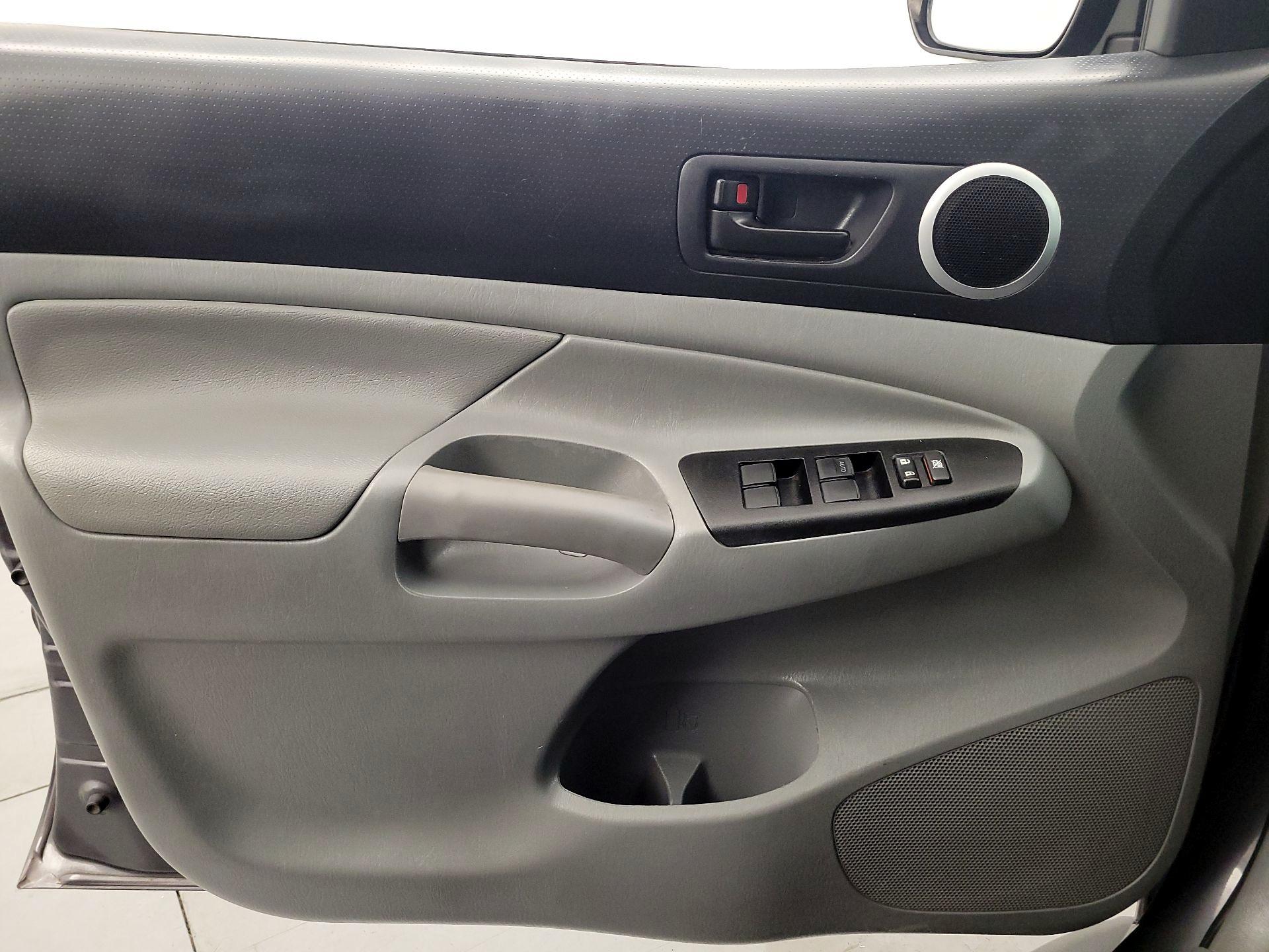 Thumbnail: 2015 Toyota Tacoma - 12