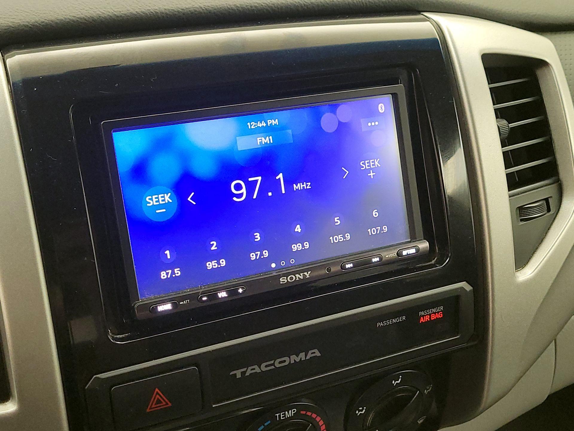 Thumbnail: 2015 Toyota Tacoma - 15