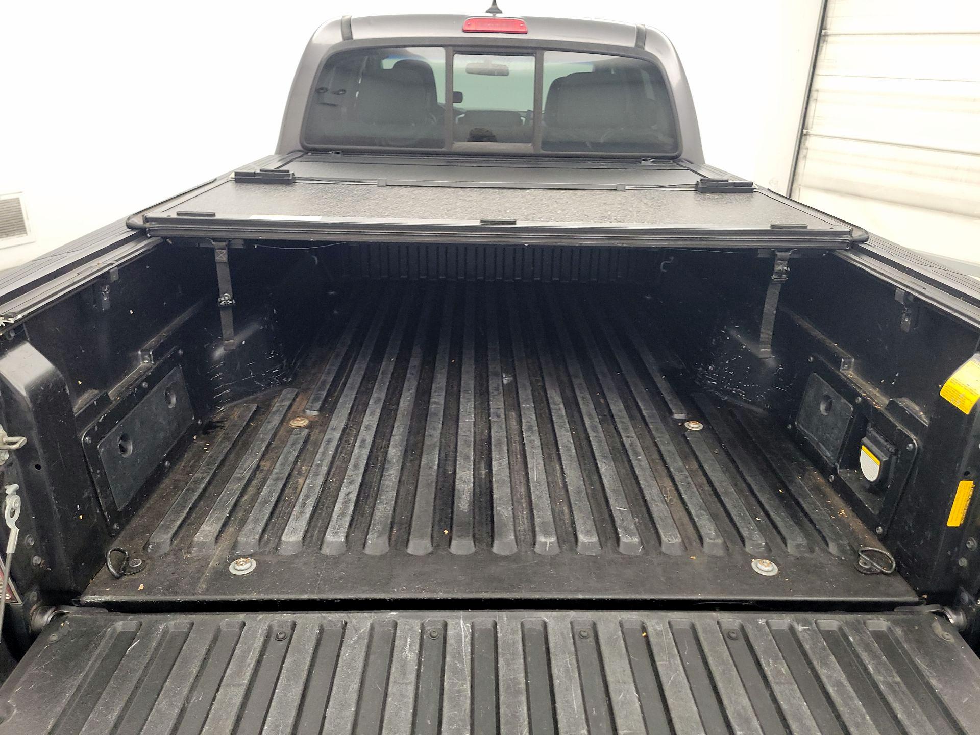 Thumbnail: 2015 Toyota Tacoma - 20