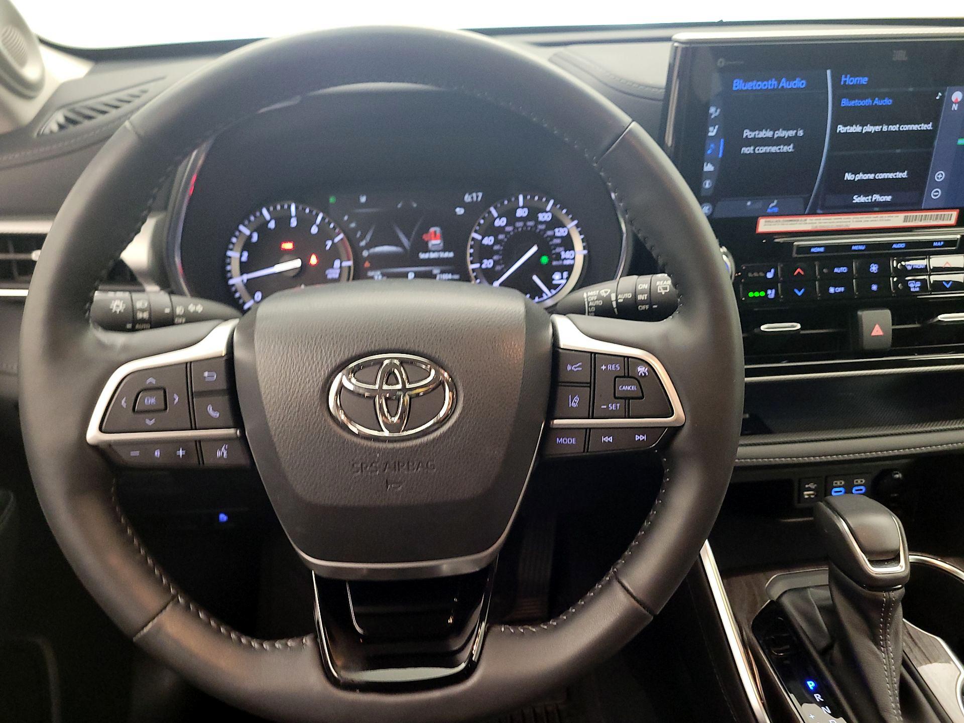 Thumbnail: 2022 Toyota Highlander - 10