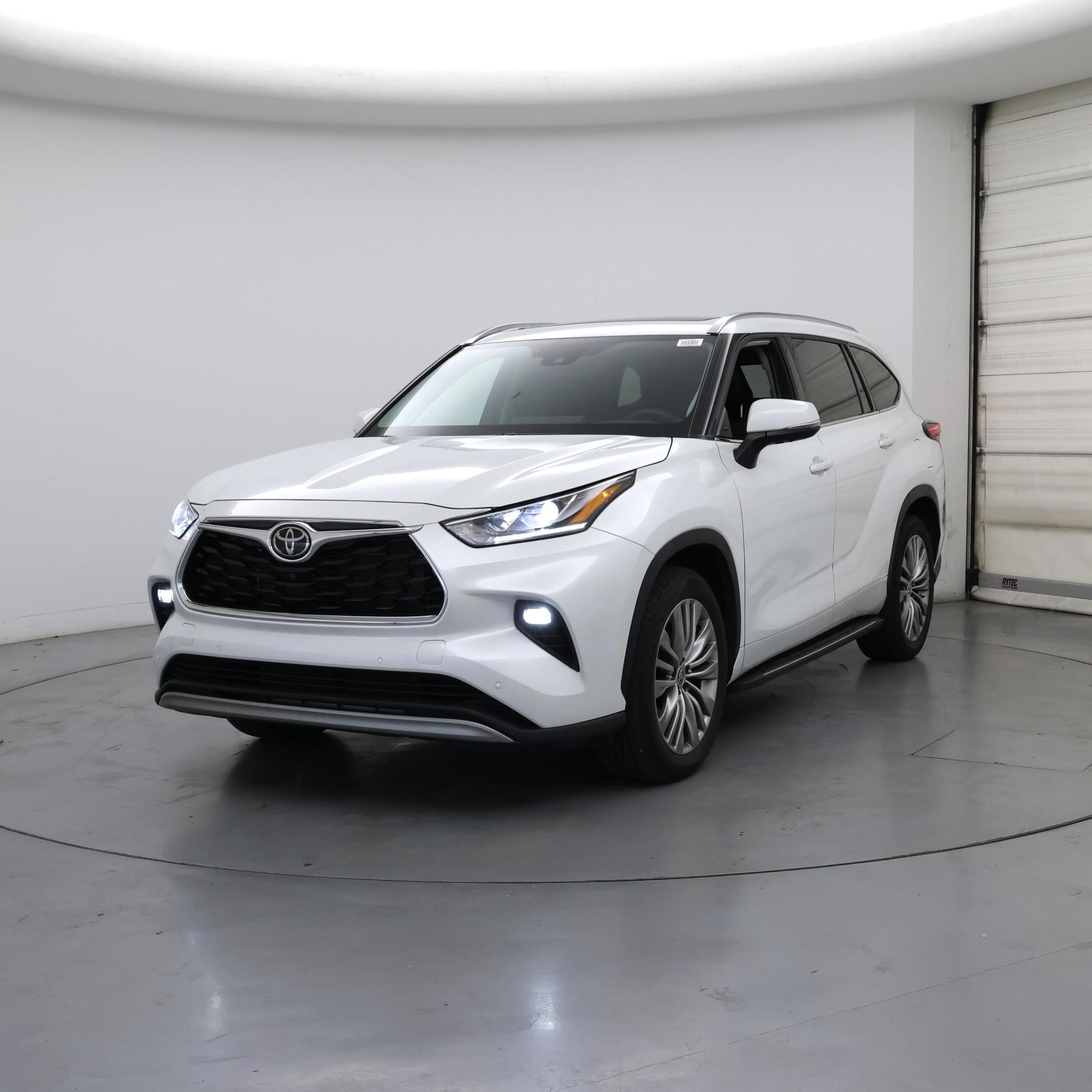Thumbnail: 2022 Toyota Highlander - 4