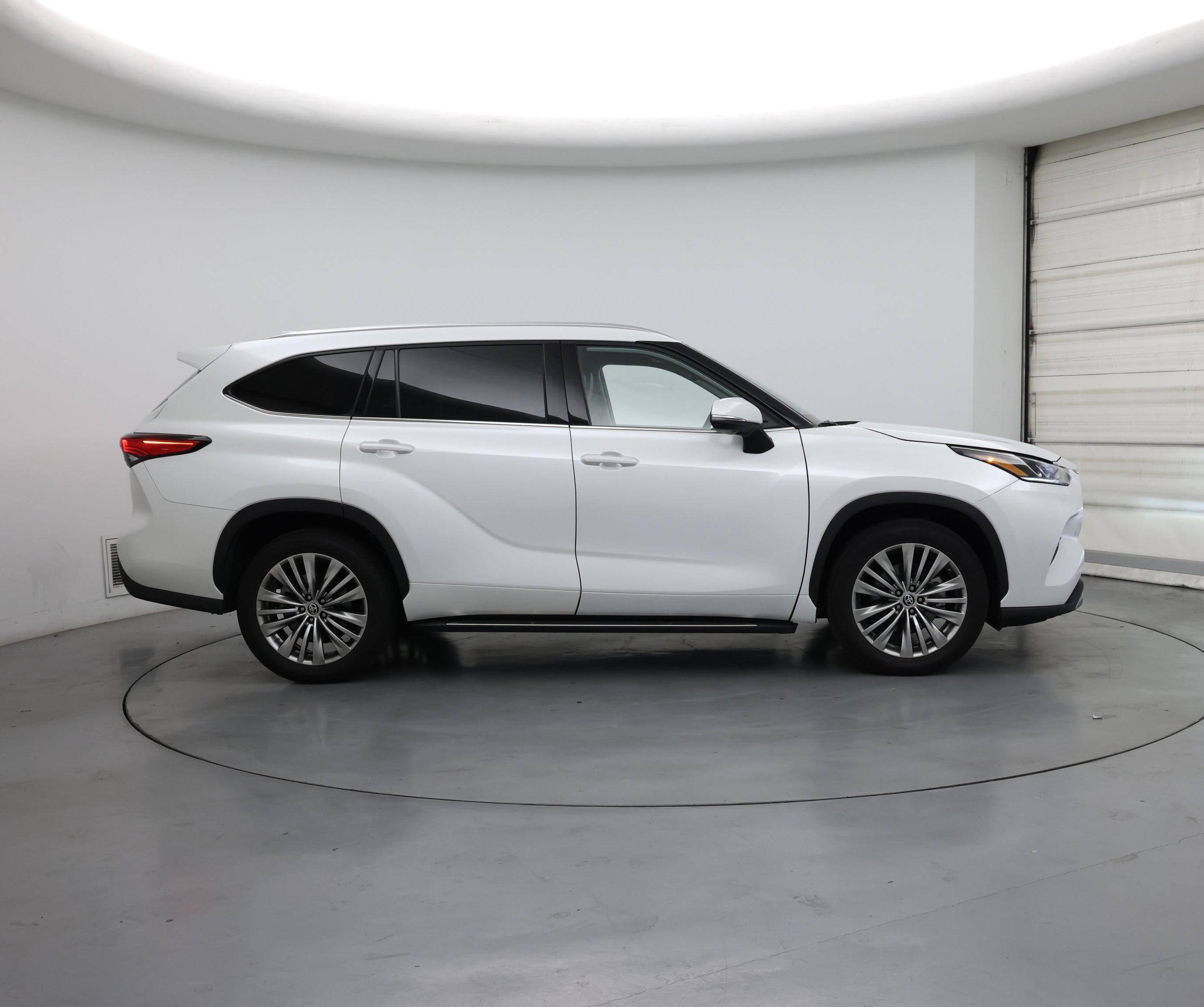Thumbnail: 2022 Toyota Highlander - 7