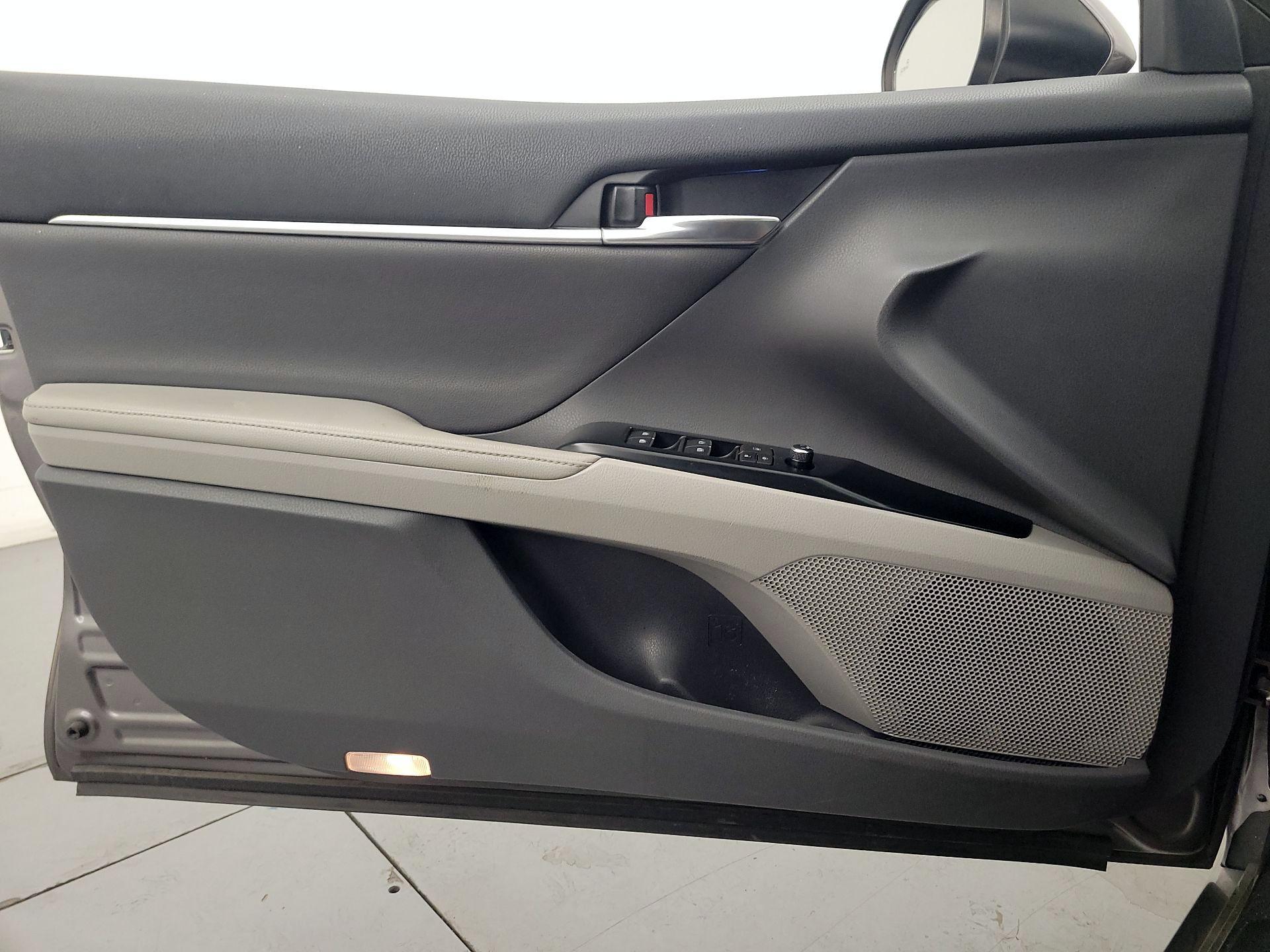 Thumbnail: 2019 Toyota Camry - 12
