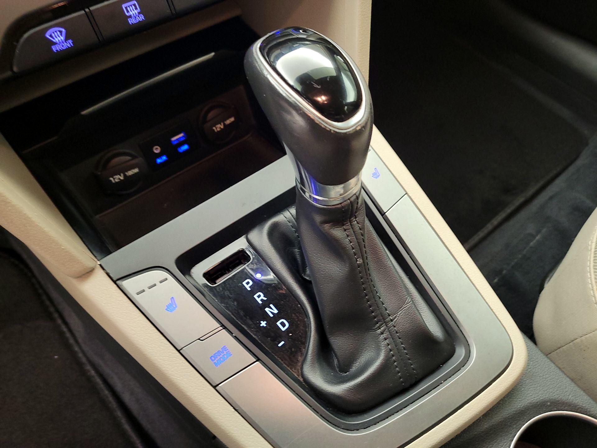 Thumbnail: 2017 Hyundai Elantra - 17