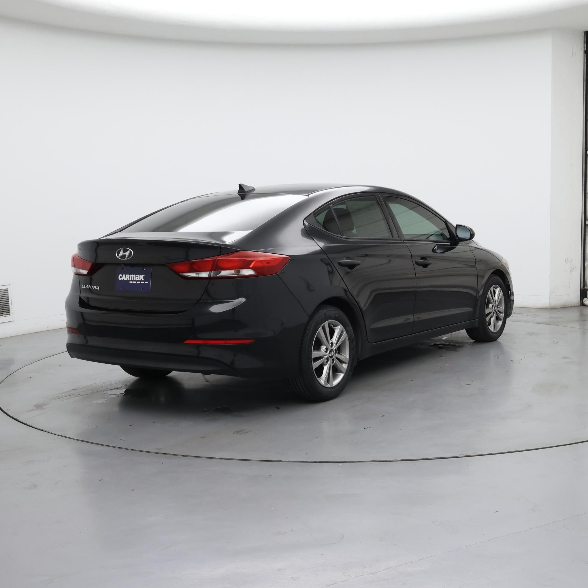 Thumbnail: 2017 Hyundai Elantra - 8
