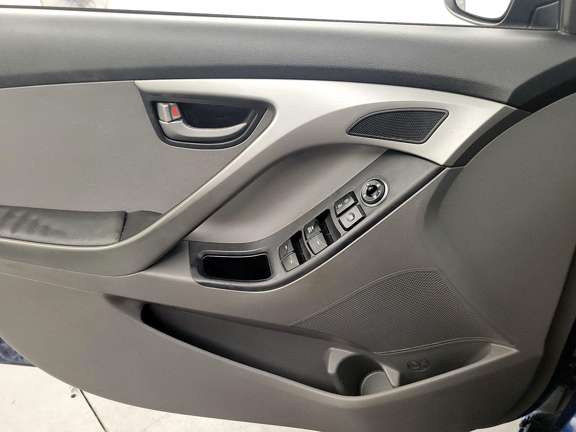 Thumbnail: 2016 Hyundai Elantra - 13