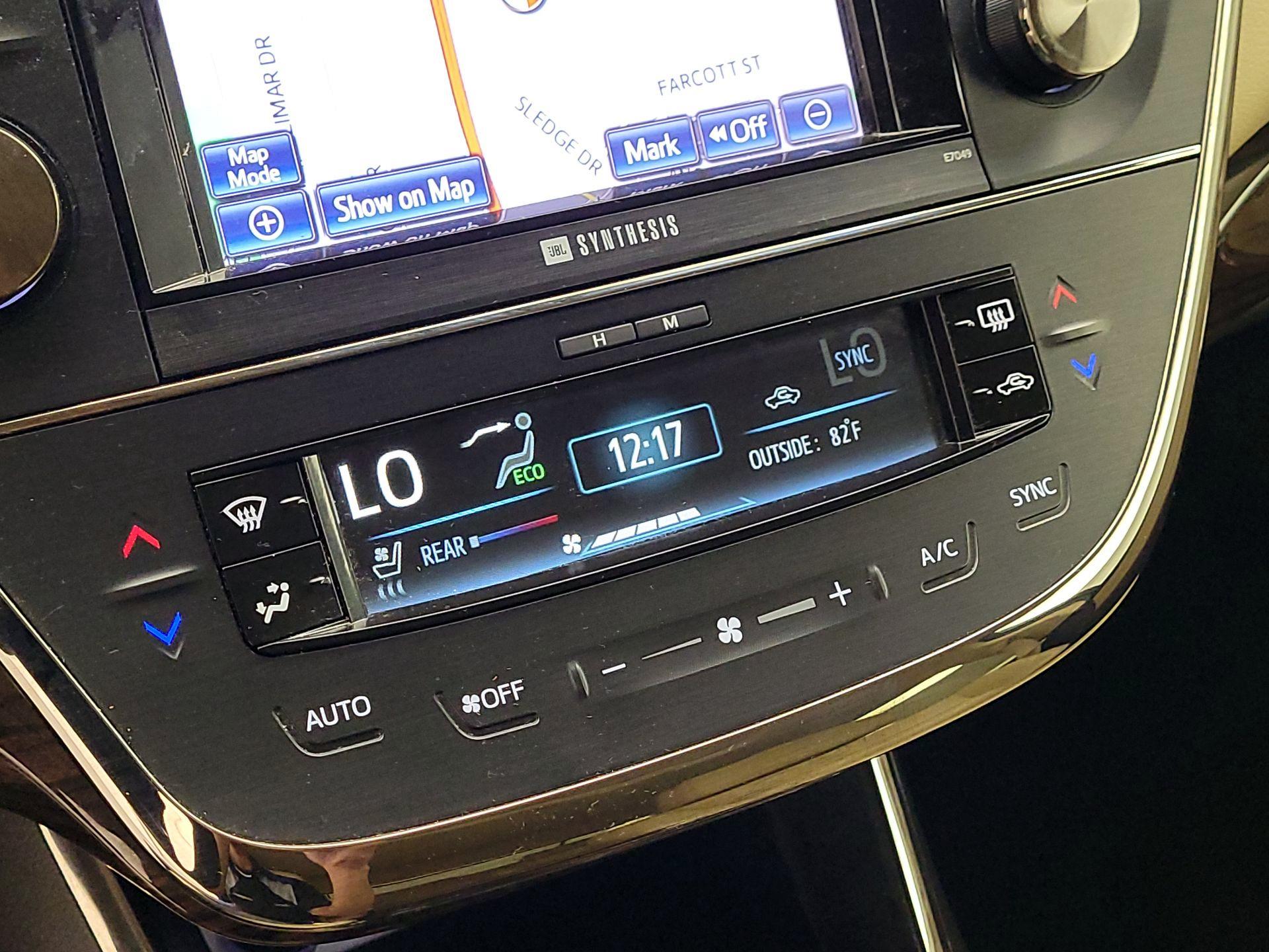 Thumbnail: 2014 Toyota Avalon - 16