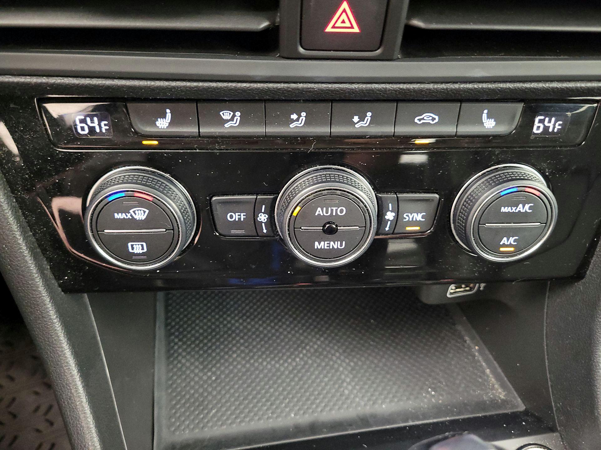 Thumbnail: 2019 Volkswagen Jetta - 16
