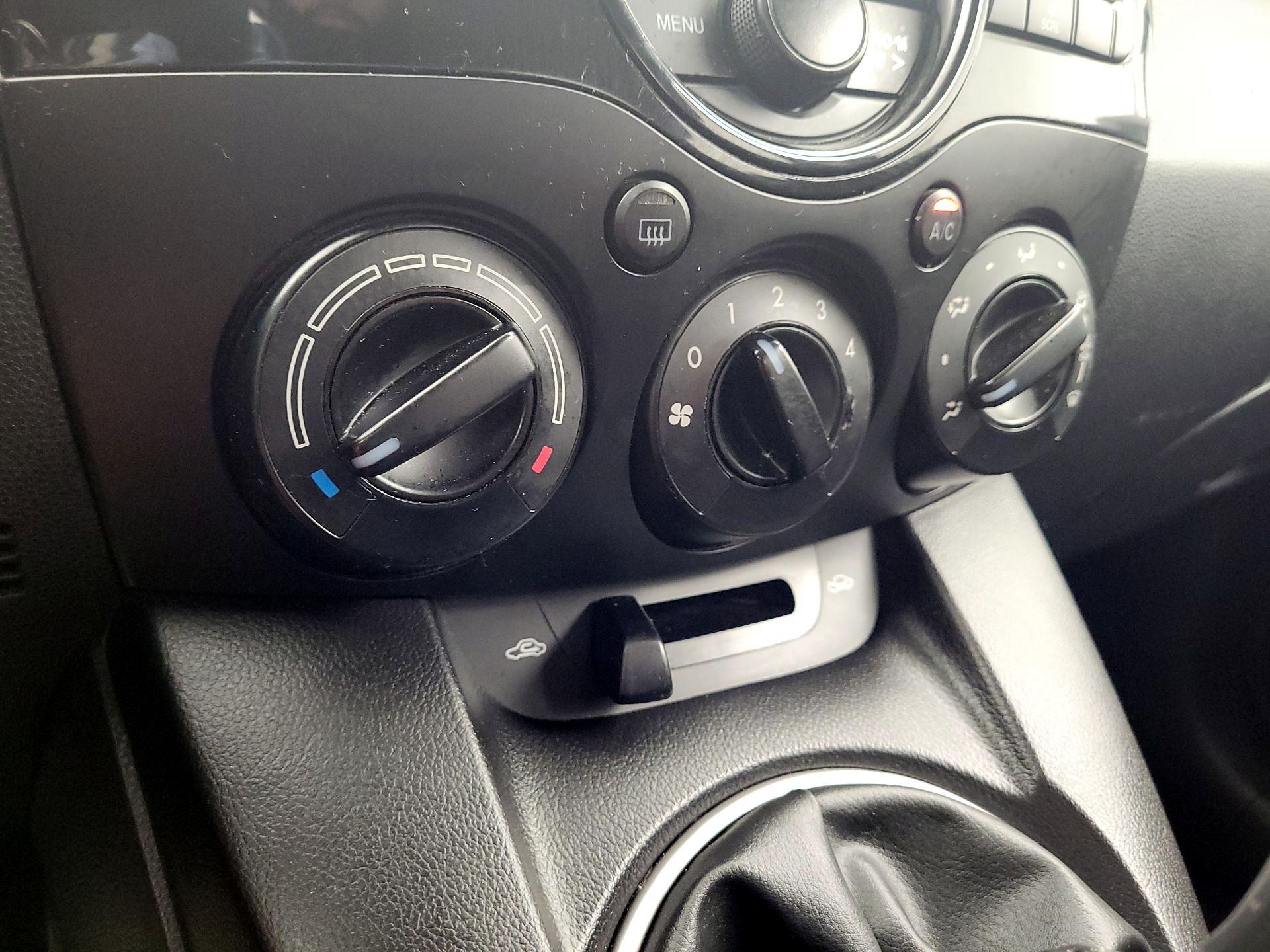 Thumbnail: 2014 Mazda Mazda2 - 15