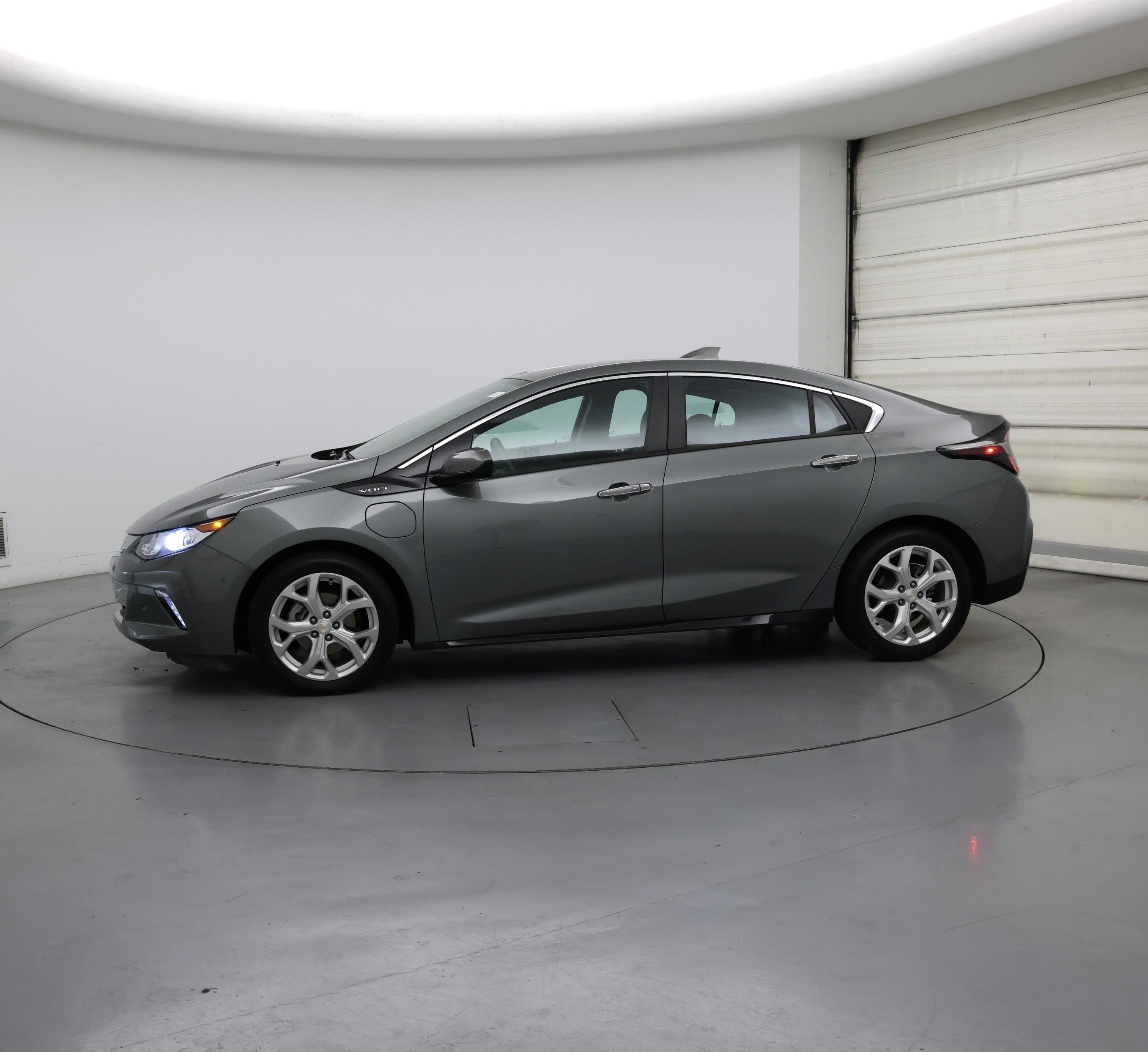 Thumbnail: 2017 Chevrolet Volt - 3