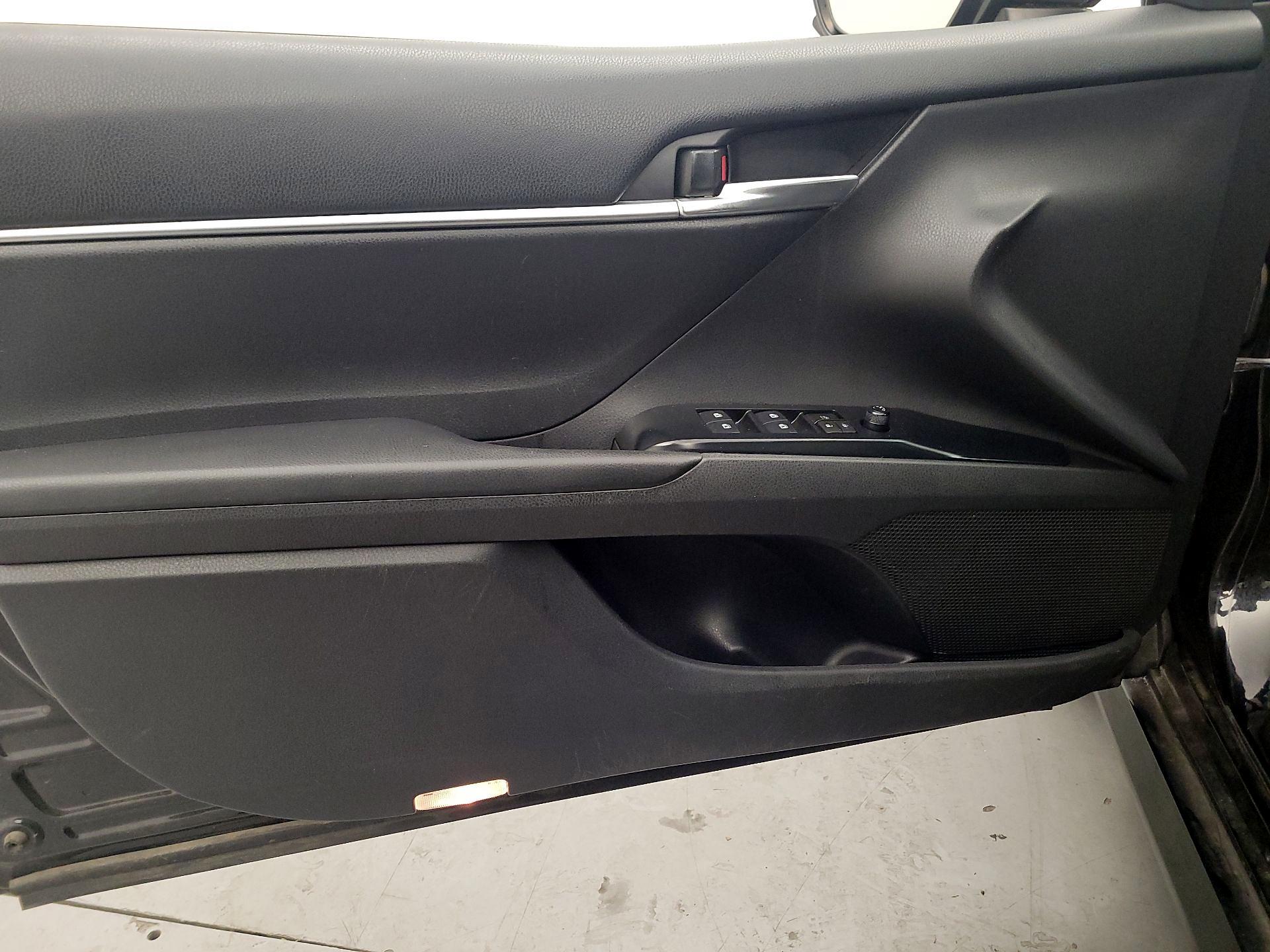 Thumbnail: 2019 Toyota Camry - 12