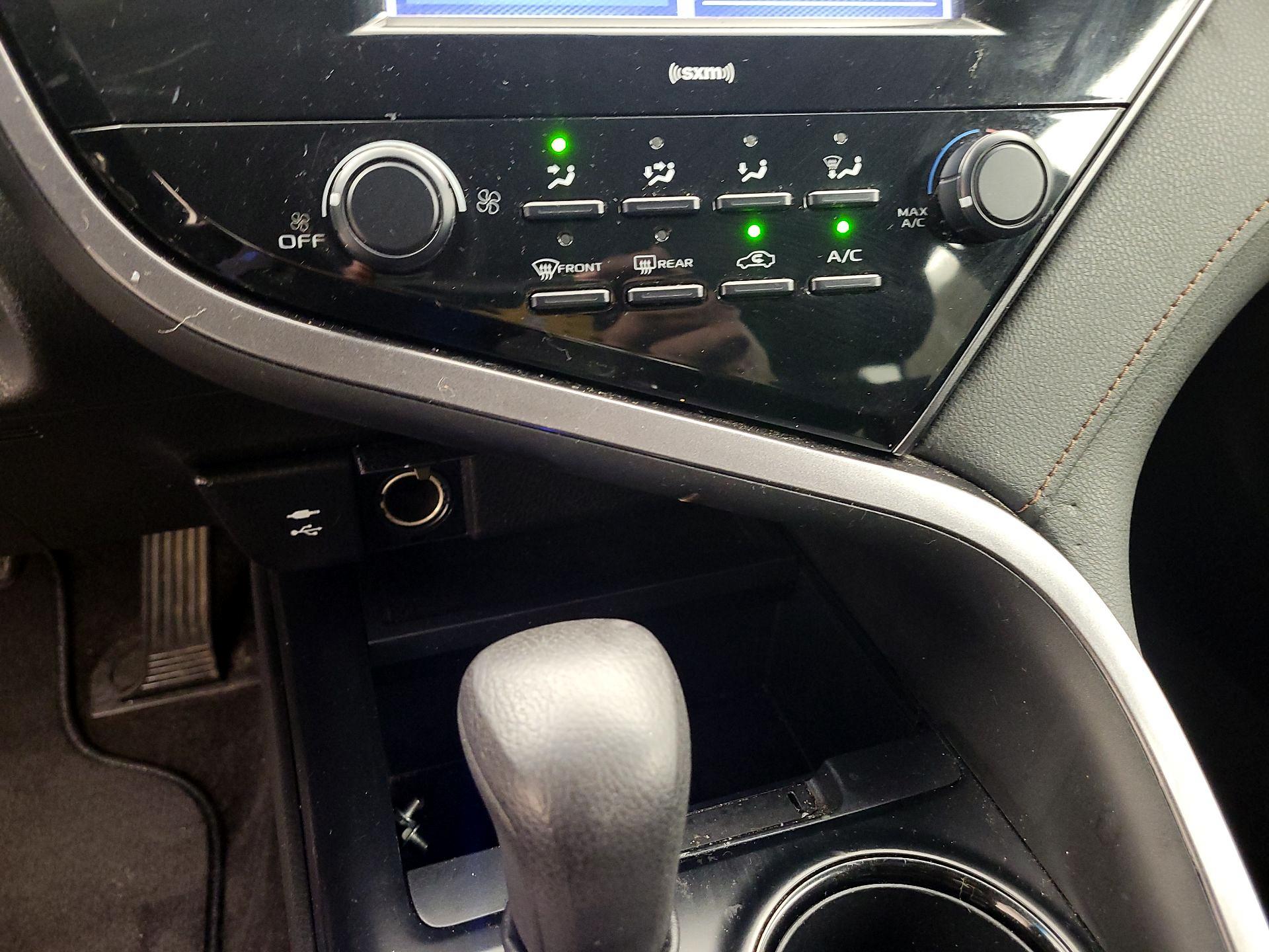 Thumbnail: 2019 Toyota Camry - 16