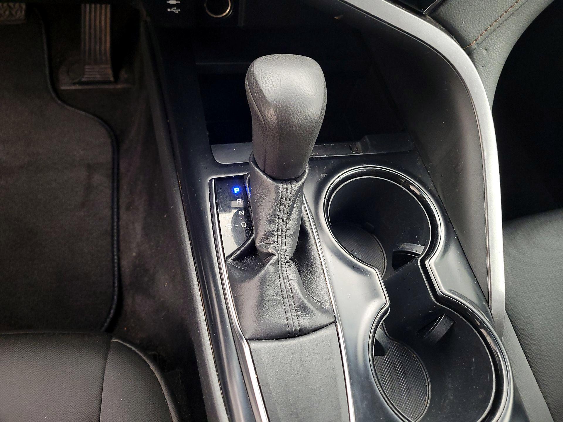 Thumbnail: 2019 Toyota Camry - 17