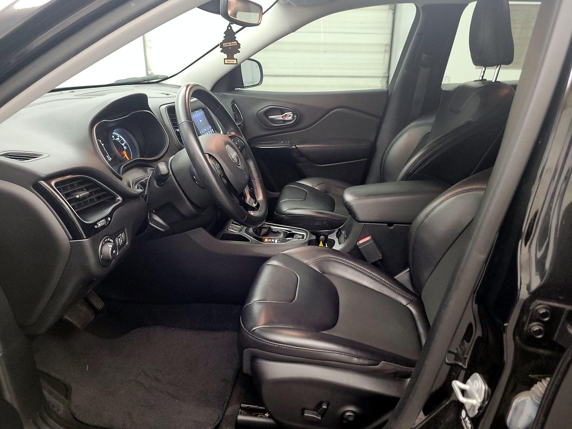 Thumbnail: 2021 Jeep Cherokee - 11
