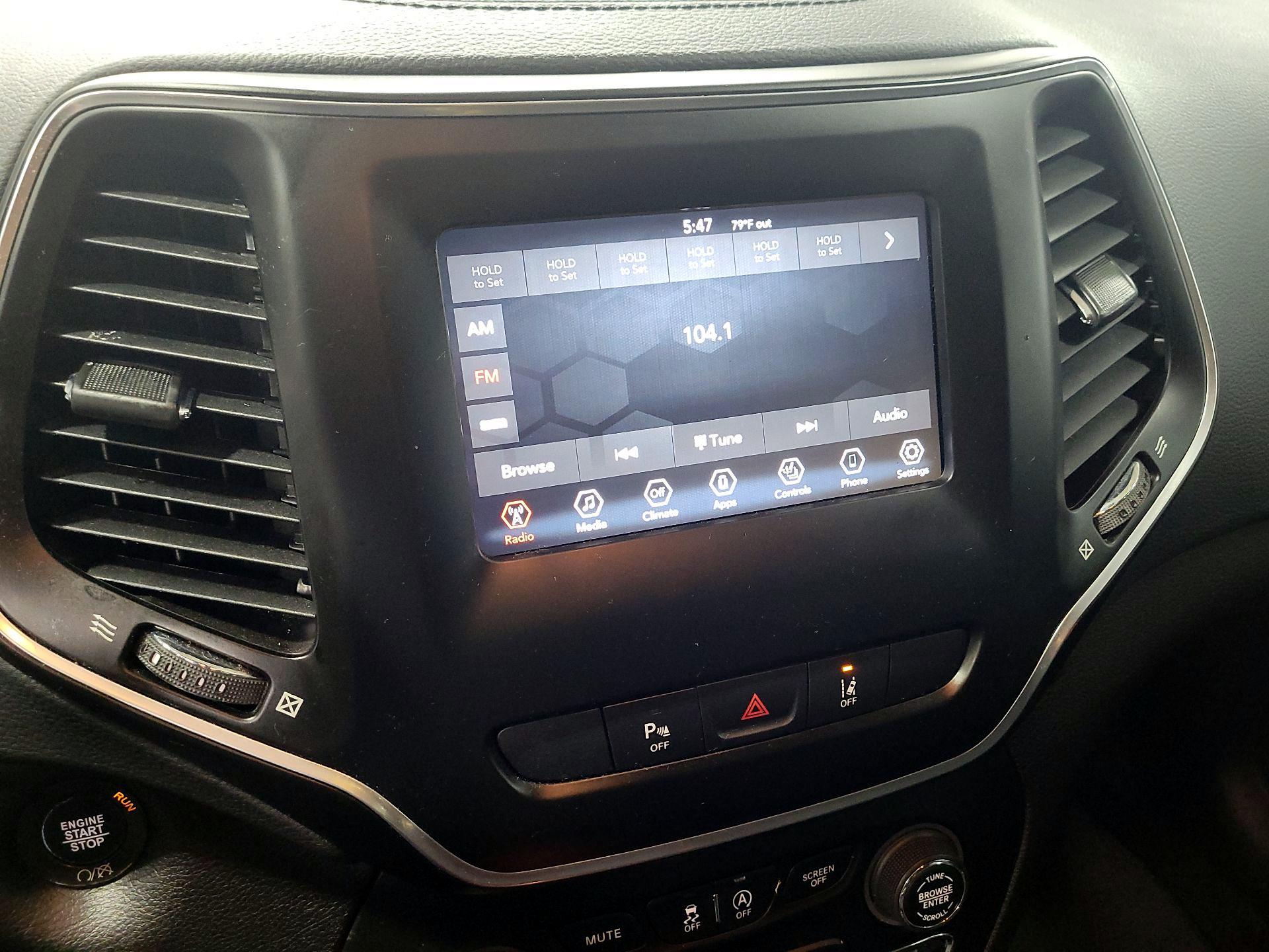 Thumbnail: 2021 Jeep Cherokee - 14