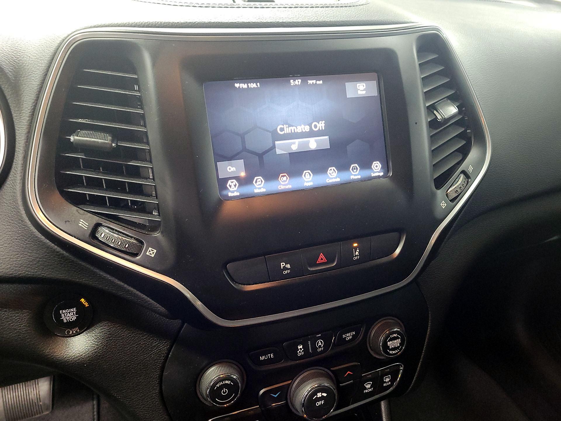 Thumbnail: 2021 Jeep Cherokee - 15