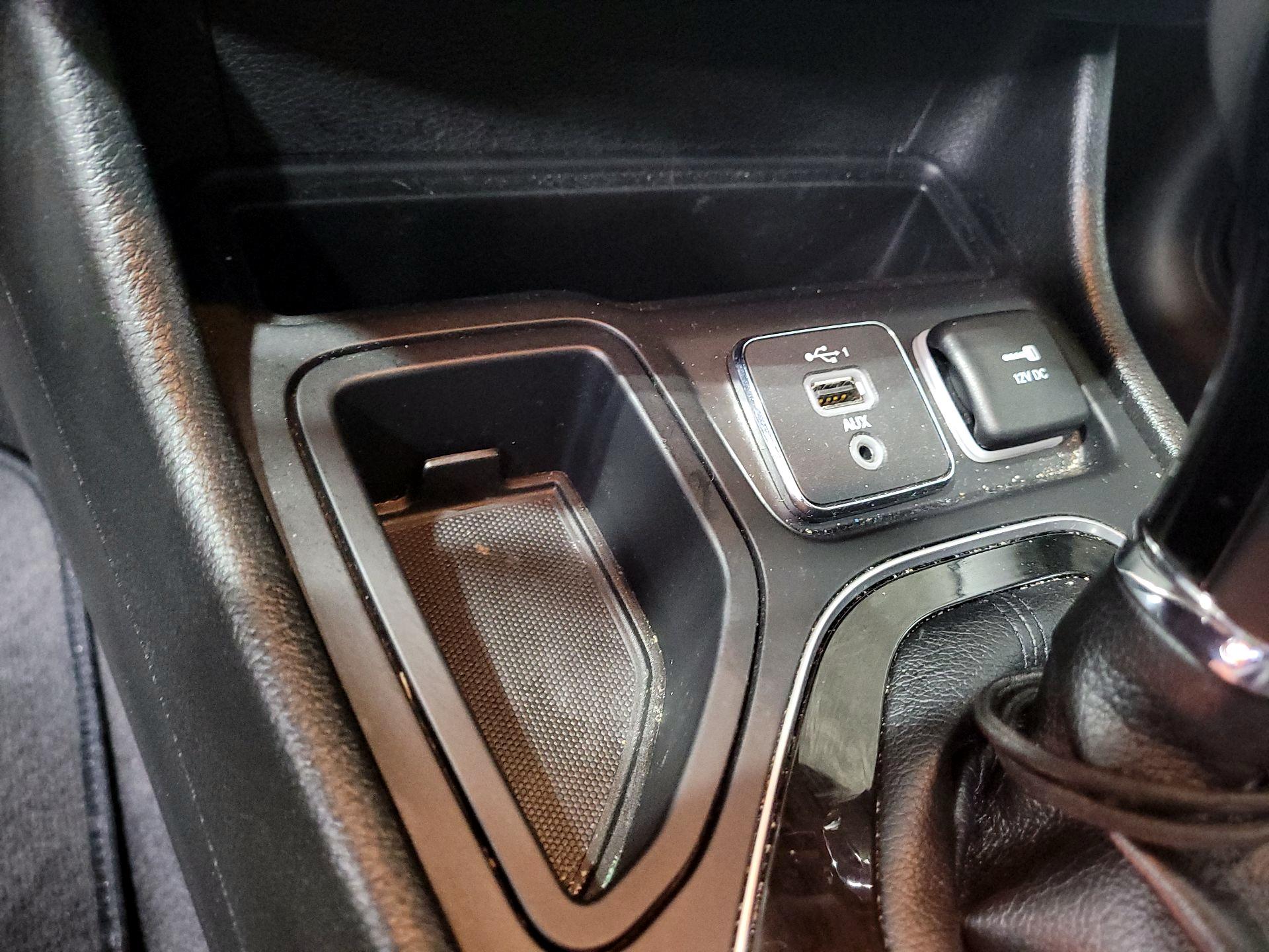 Thumbnail: 2021 Jeep Cherokee - 17