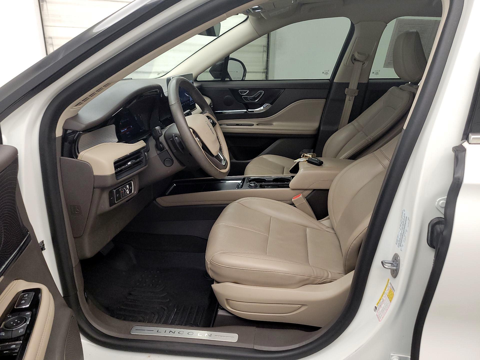 Thumbnail: 2023 Lincoln Corsair - 11