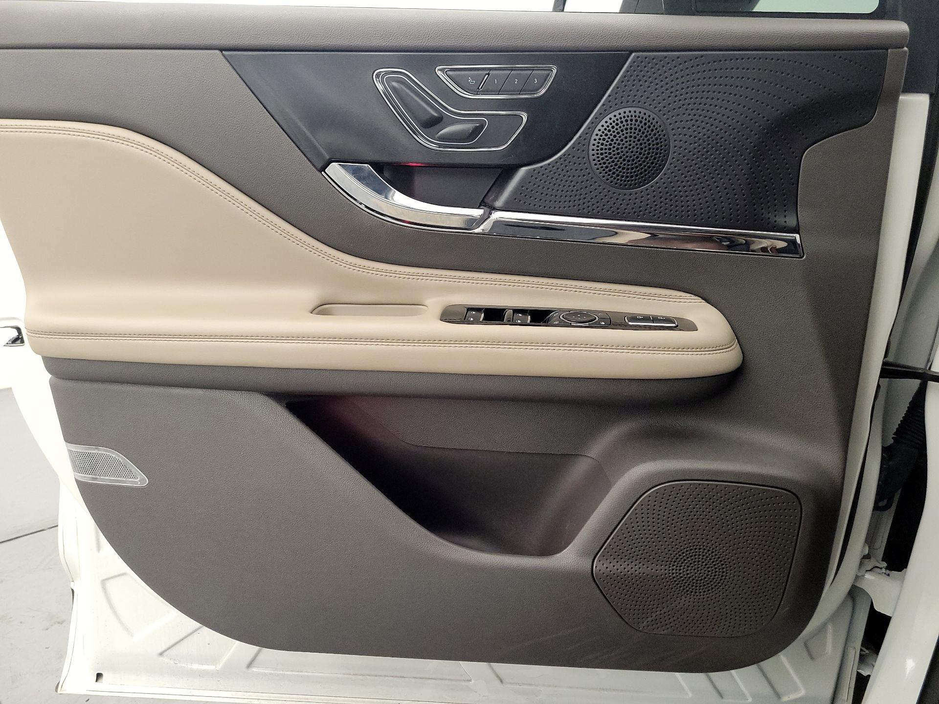 Thumbnail: 2023 Lincoln Corsair - 12