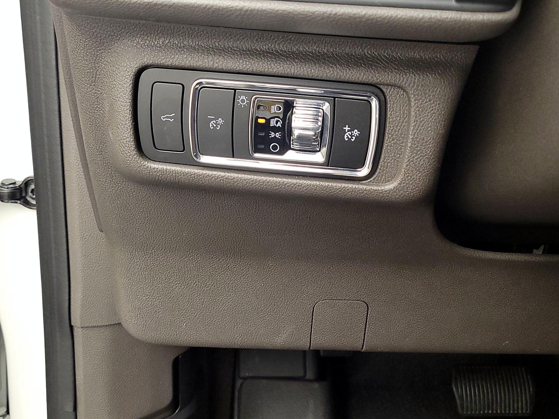 Thumbnail: 2023 Lincoln Corsair - 13