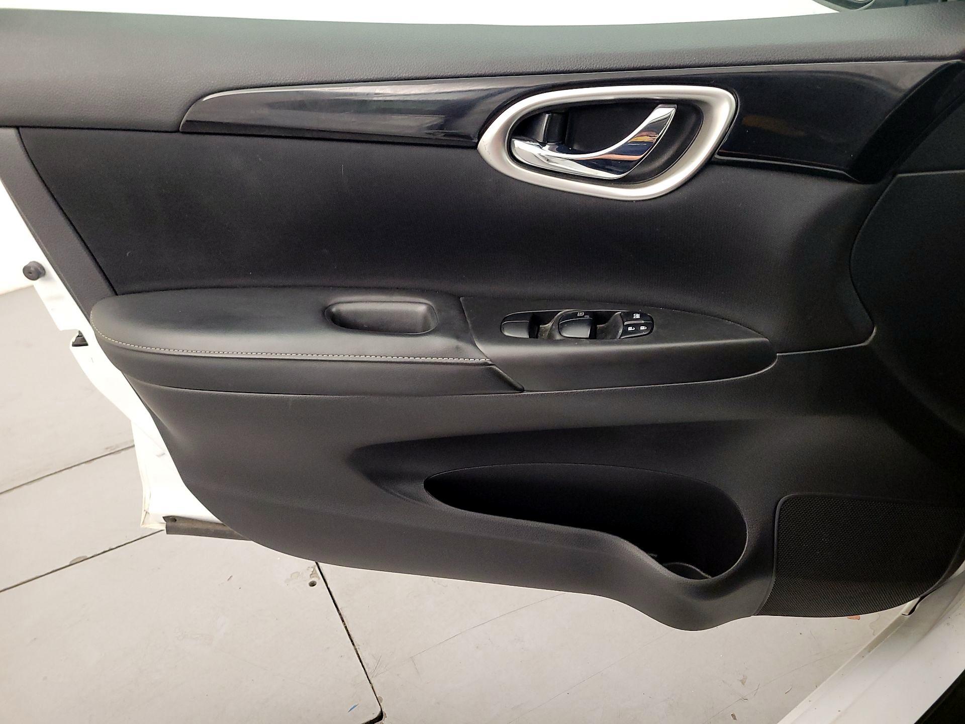 Thumbnail: 2019 Nissan Sentra - 12